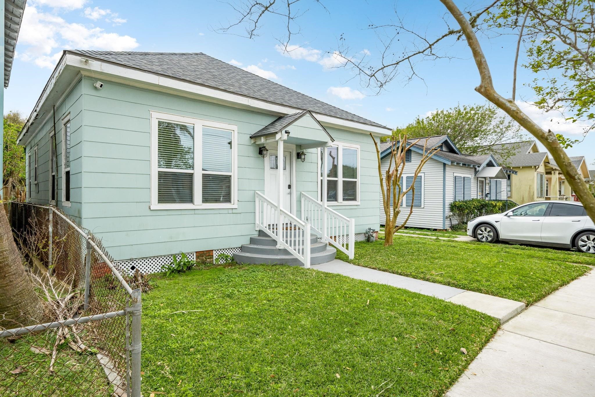 Listing photo 1