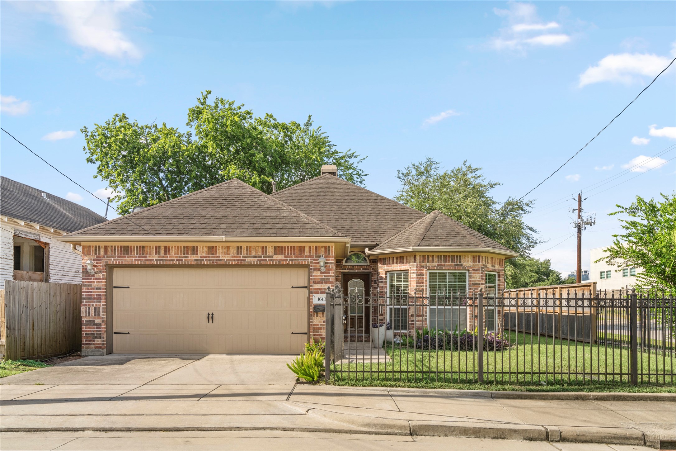 Listing photo 1