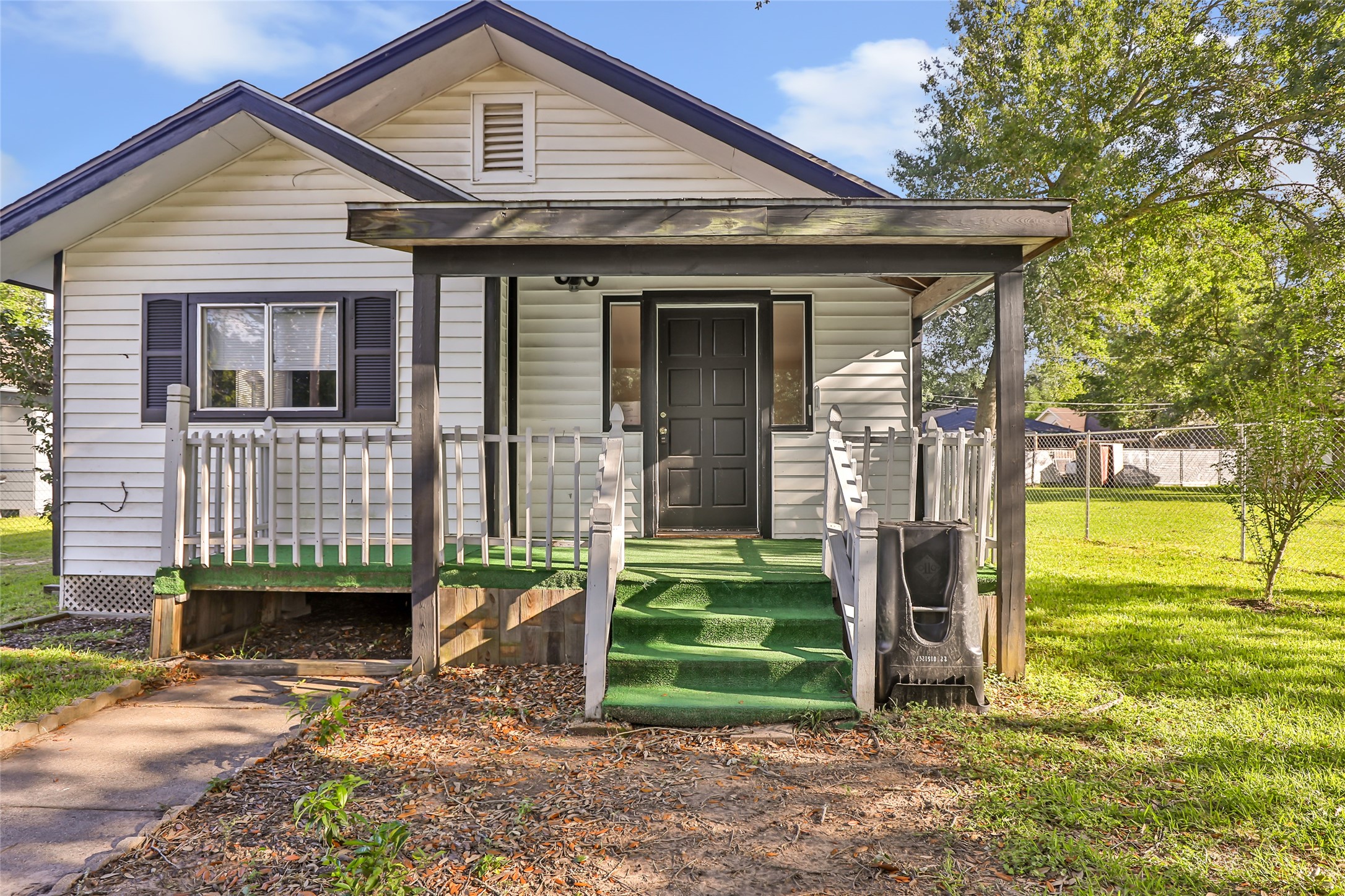 Listing photo 1