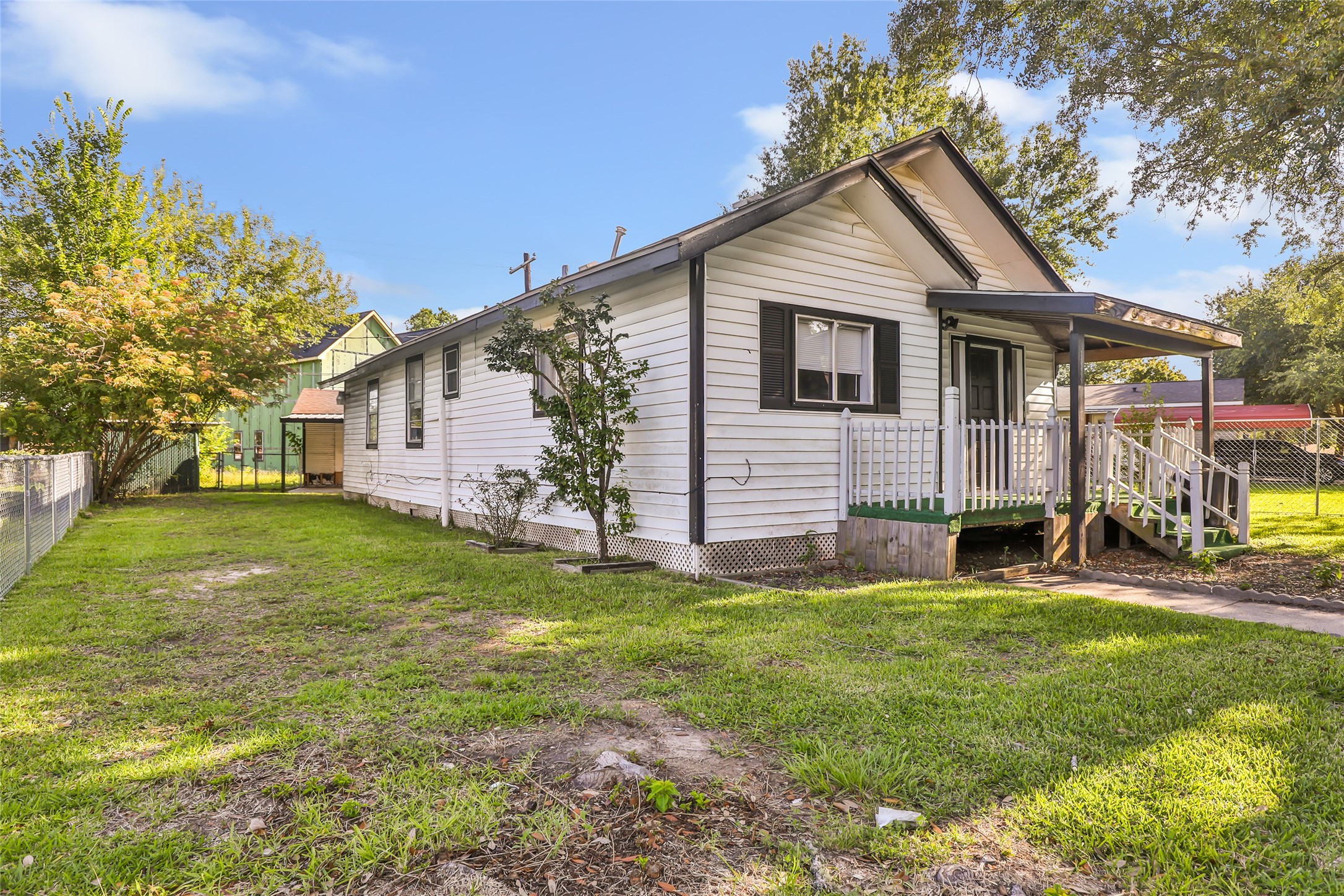 Listing photo 2