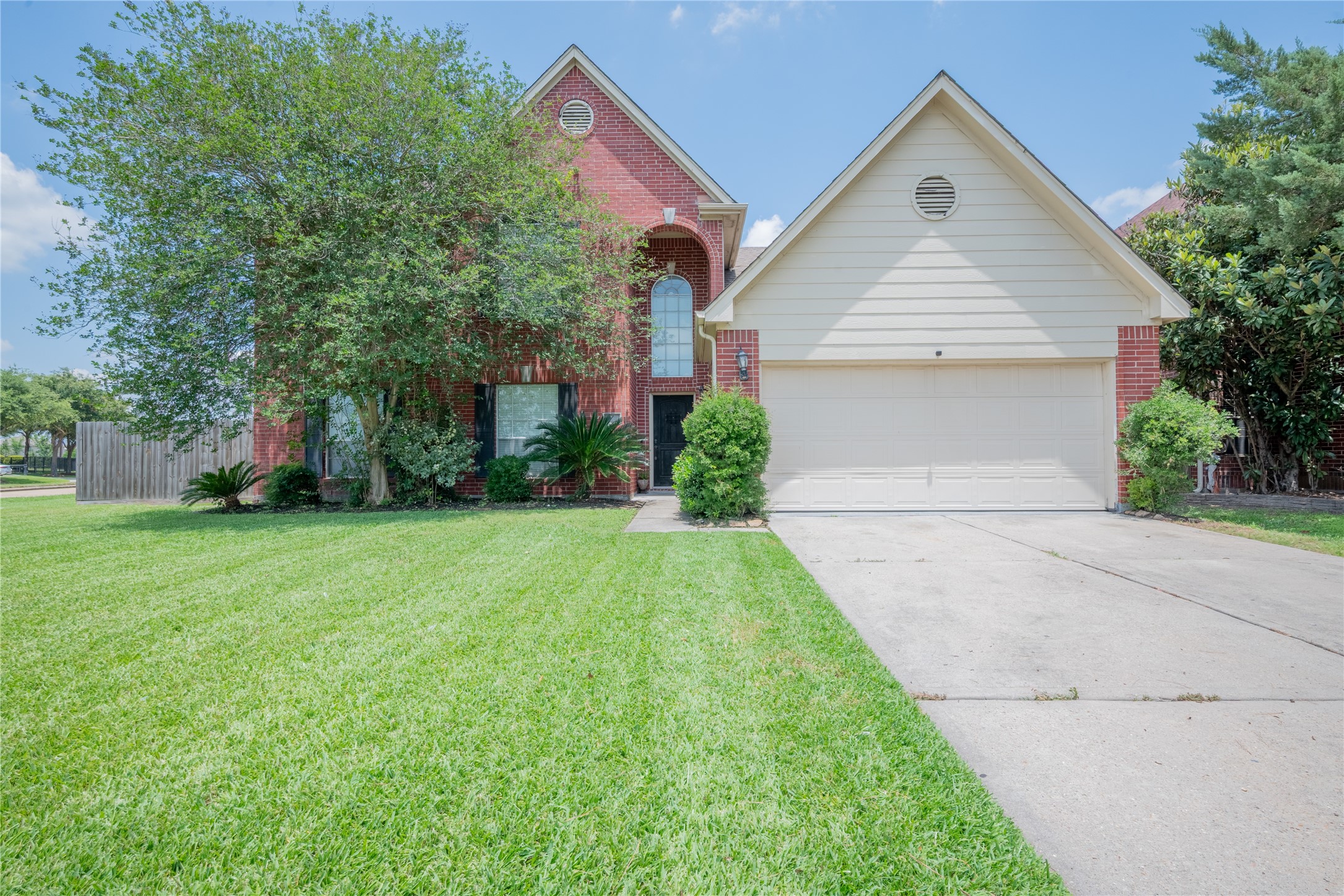 Listing photo 1
