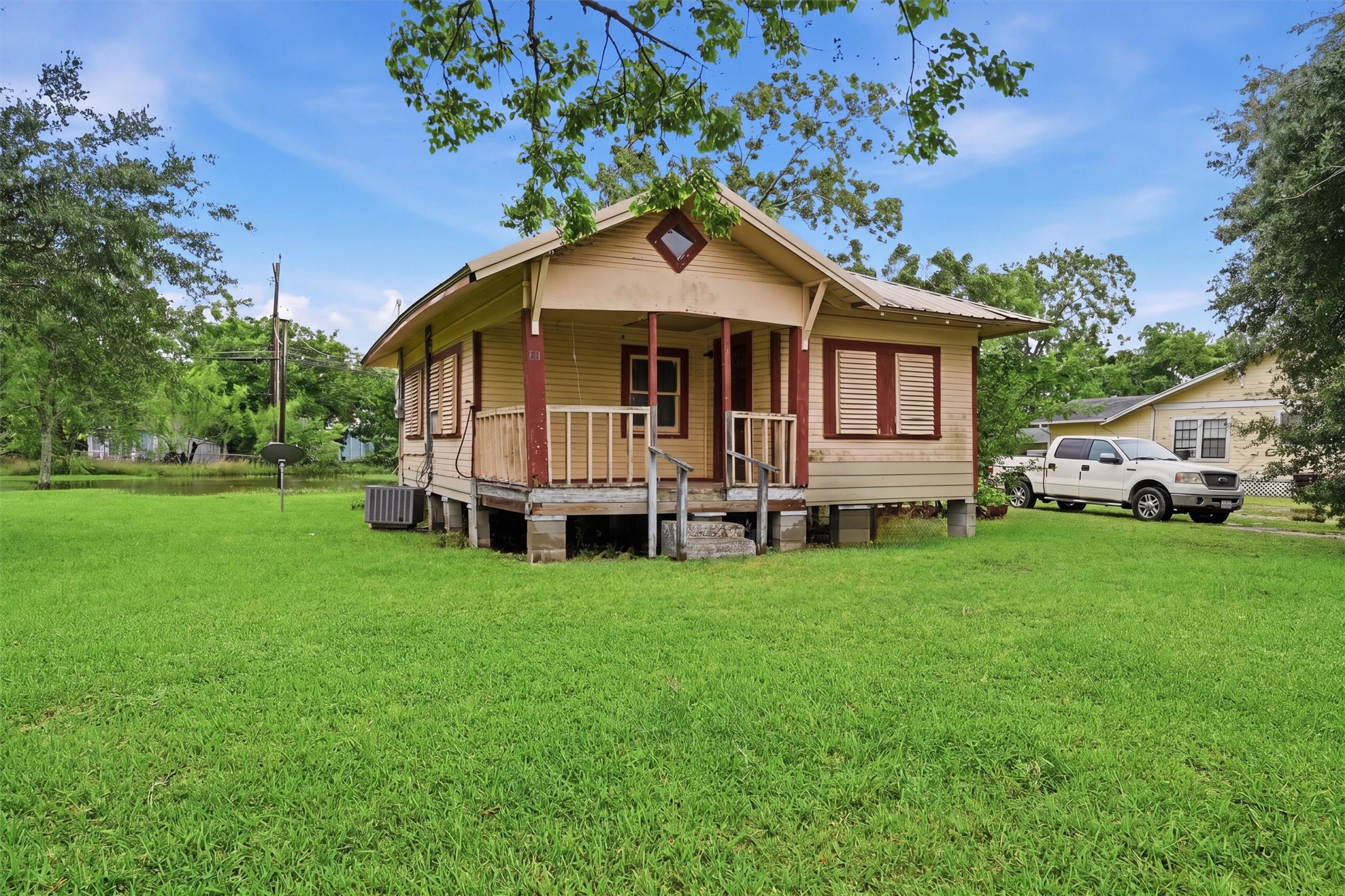 Listing photo 2