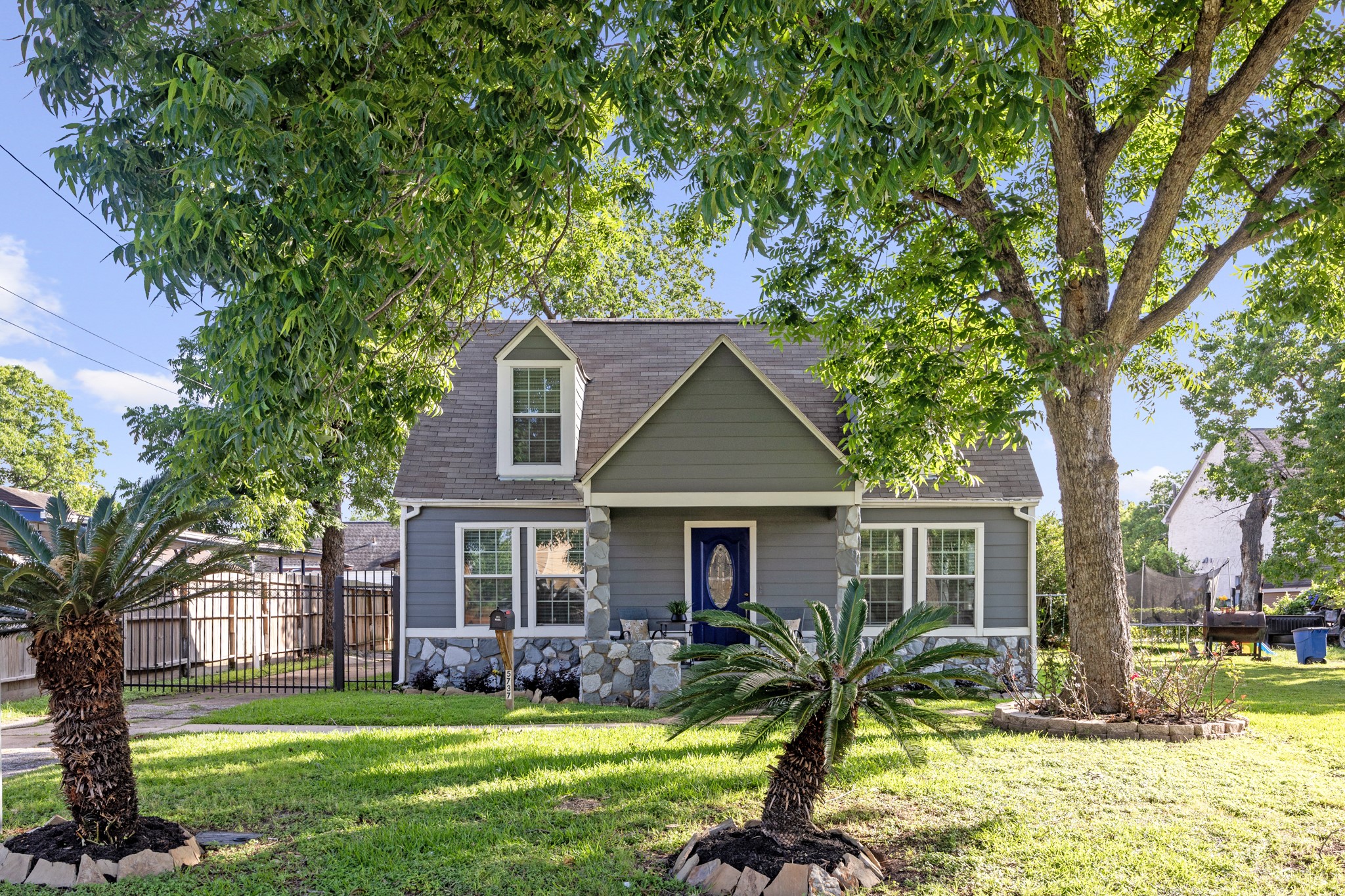 Listing photo 3