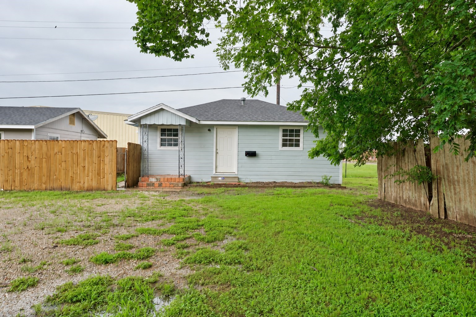 Listing photo 2