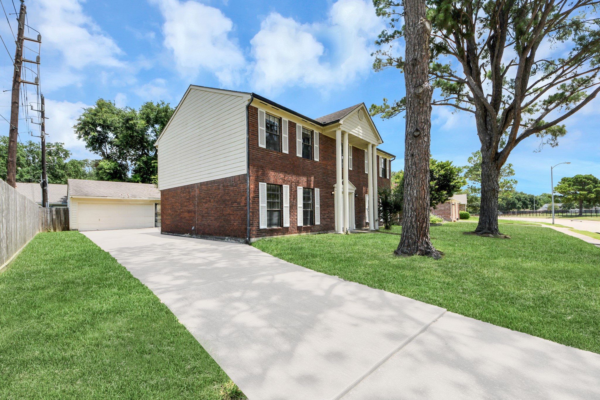 Listing photo 3