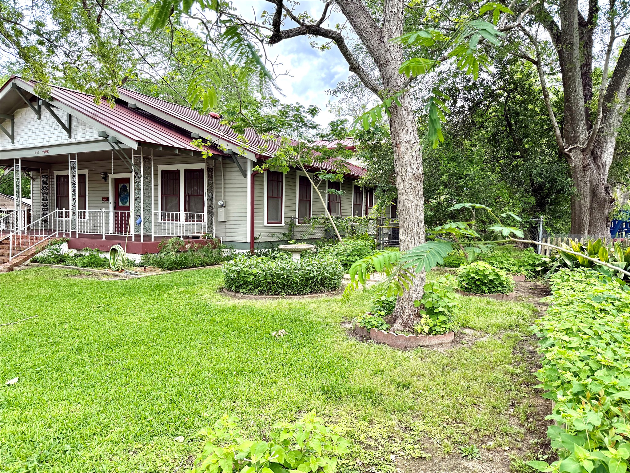 Listing photo 1
