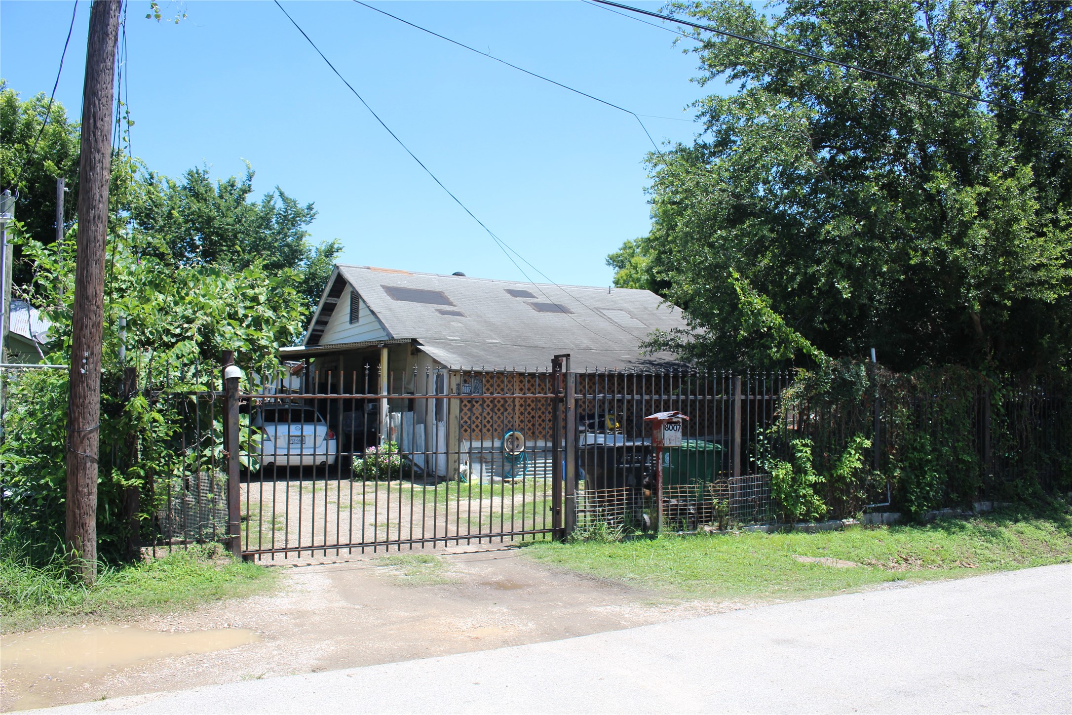 Listing photo 2