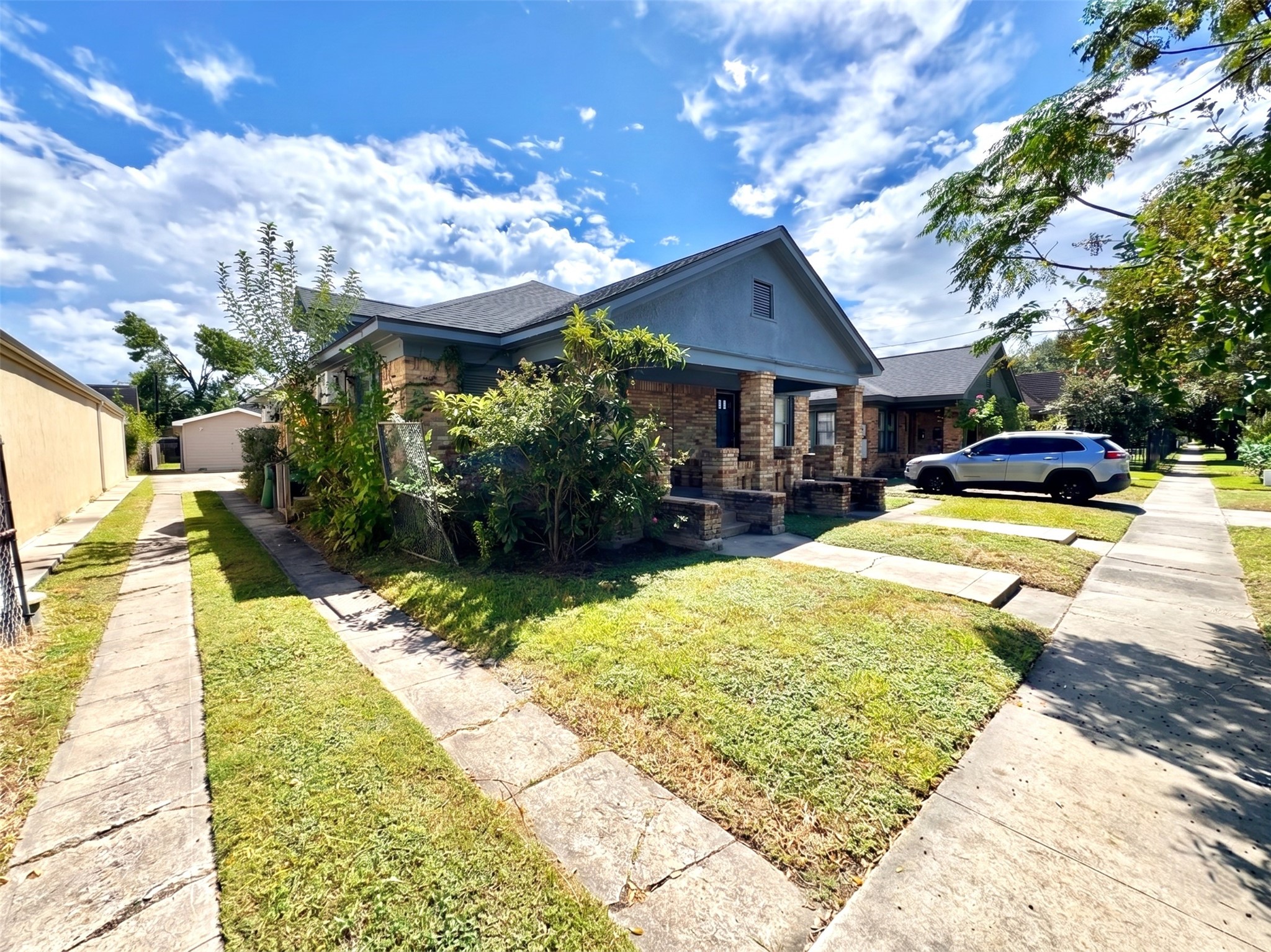 Listing photo 2
