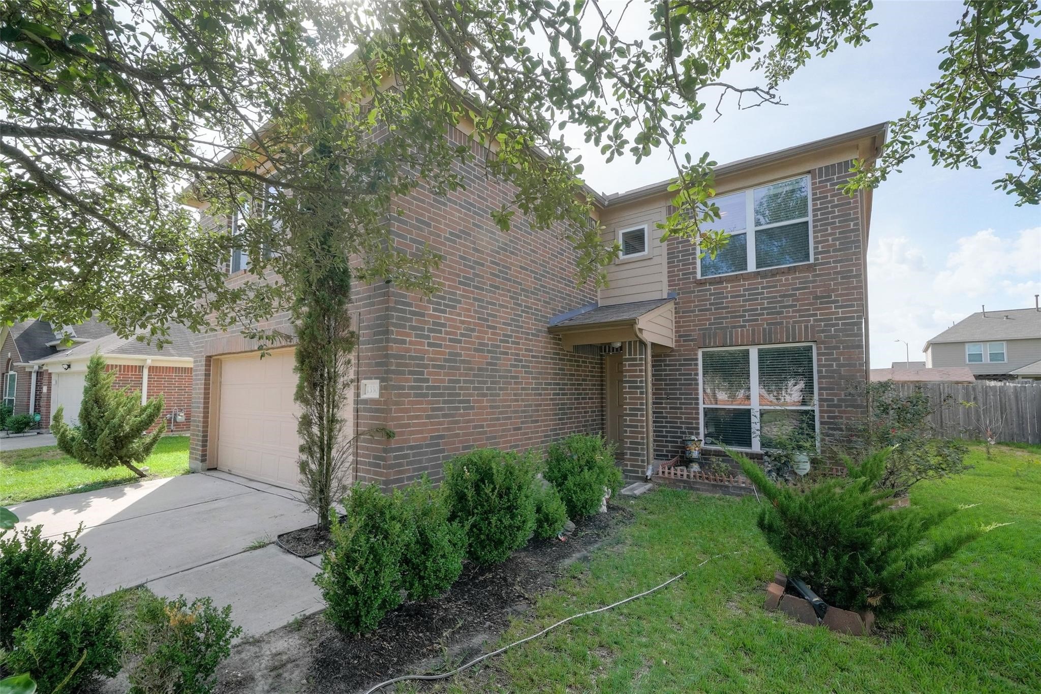 Listing photo 2