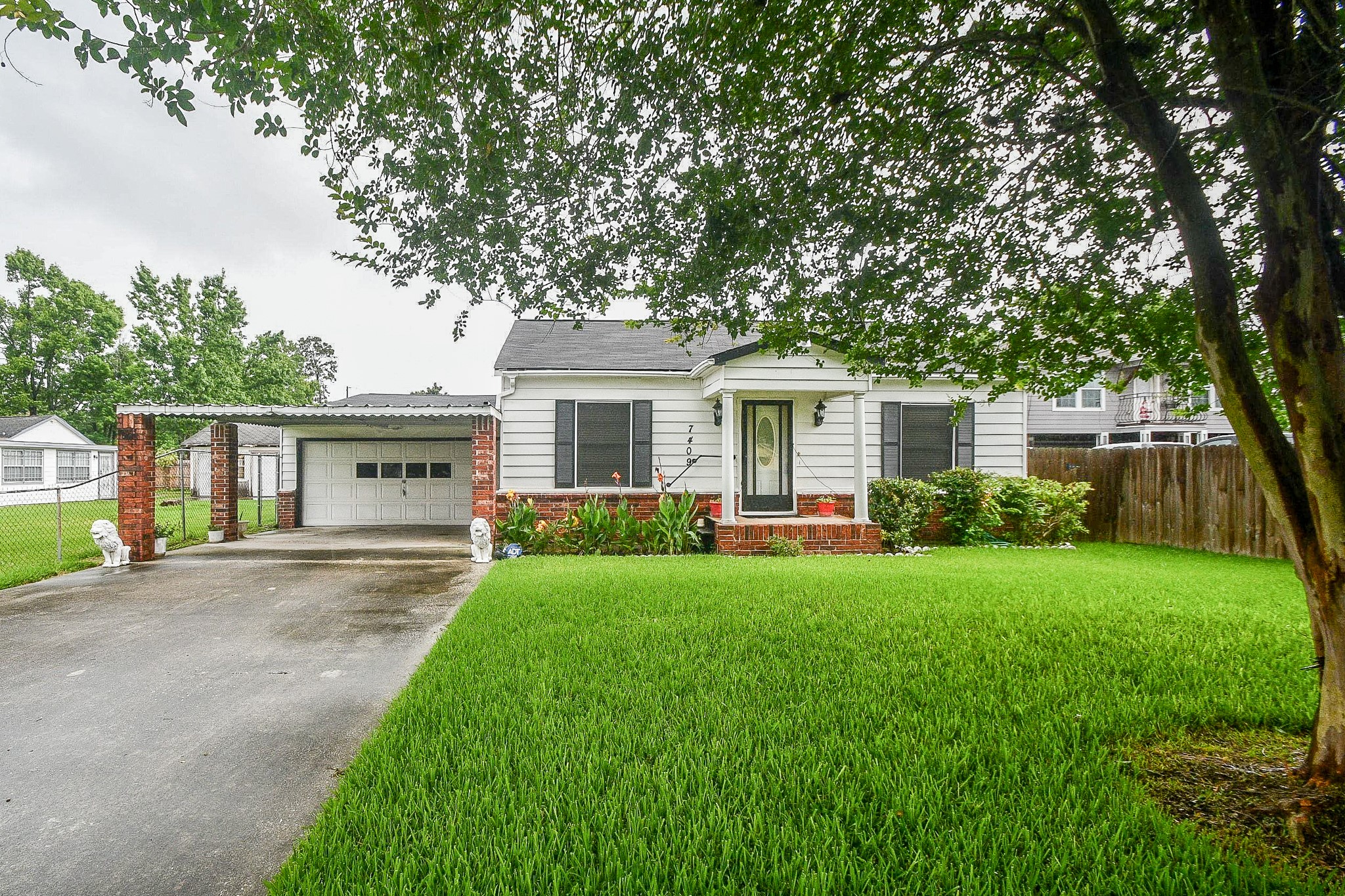 Listing photo 1