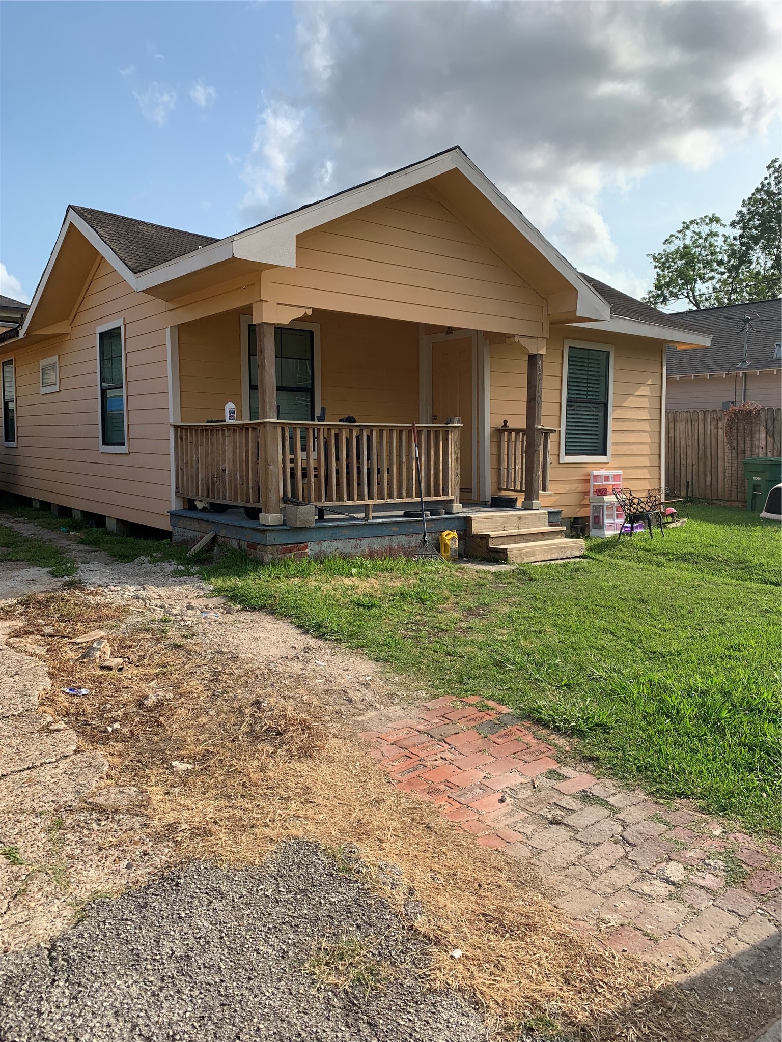 Listing photo 1