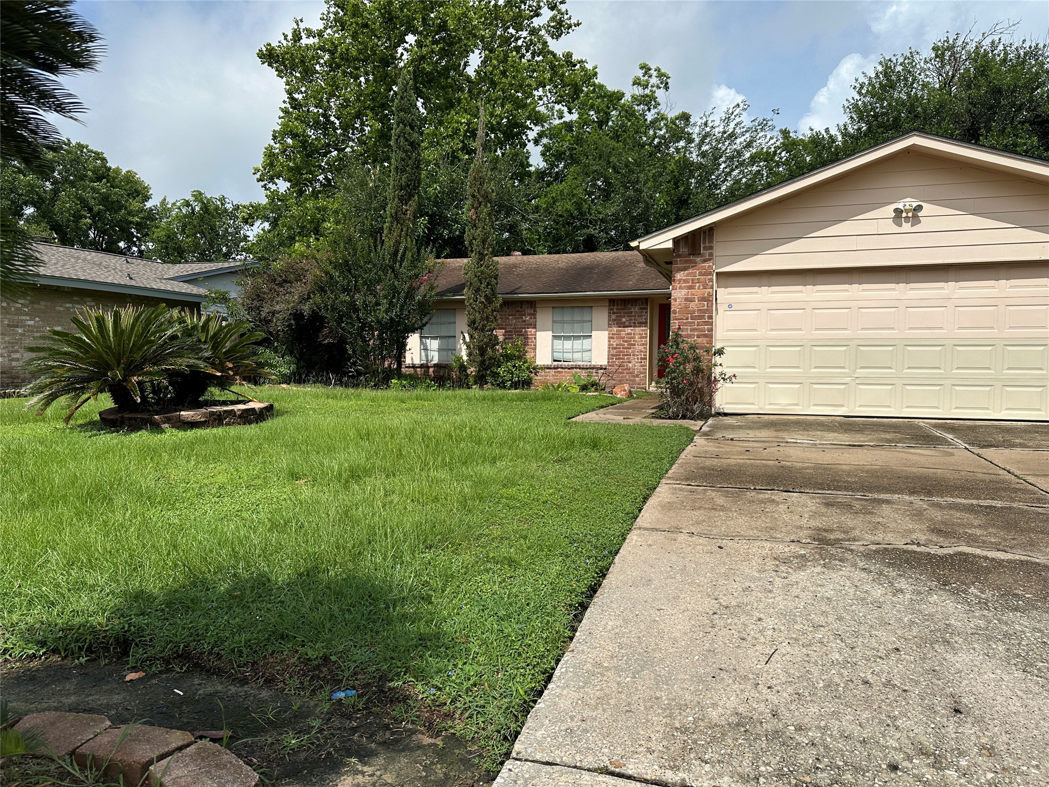 Listing photo 1