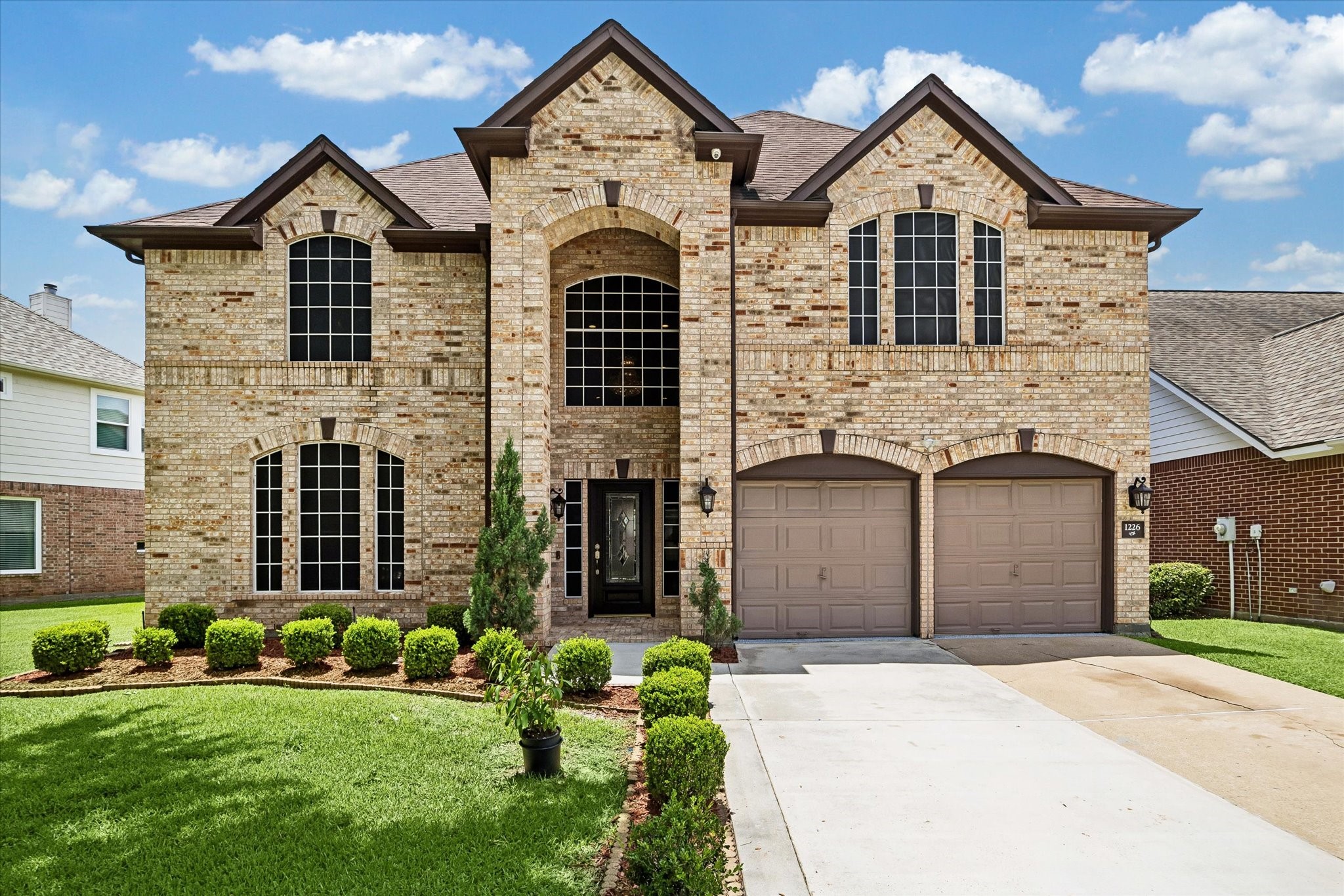 Listing photo 1