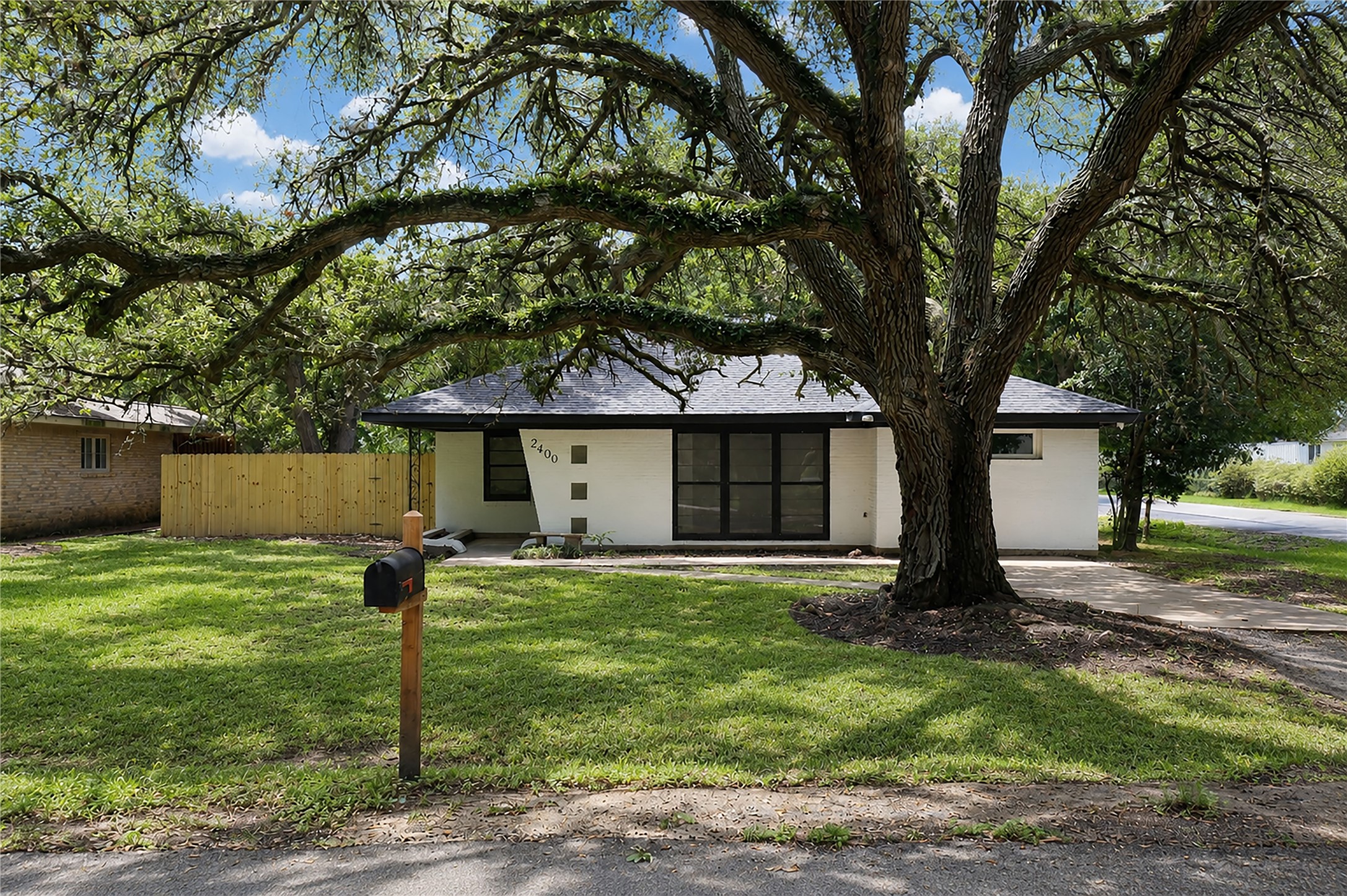 Listing photo 1