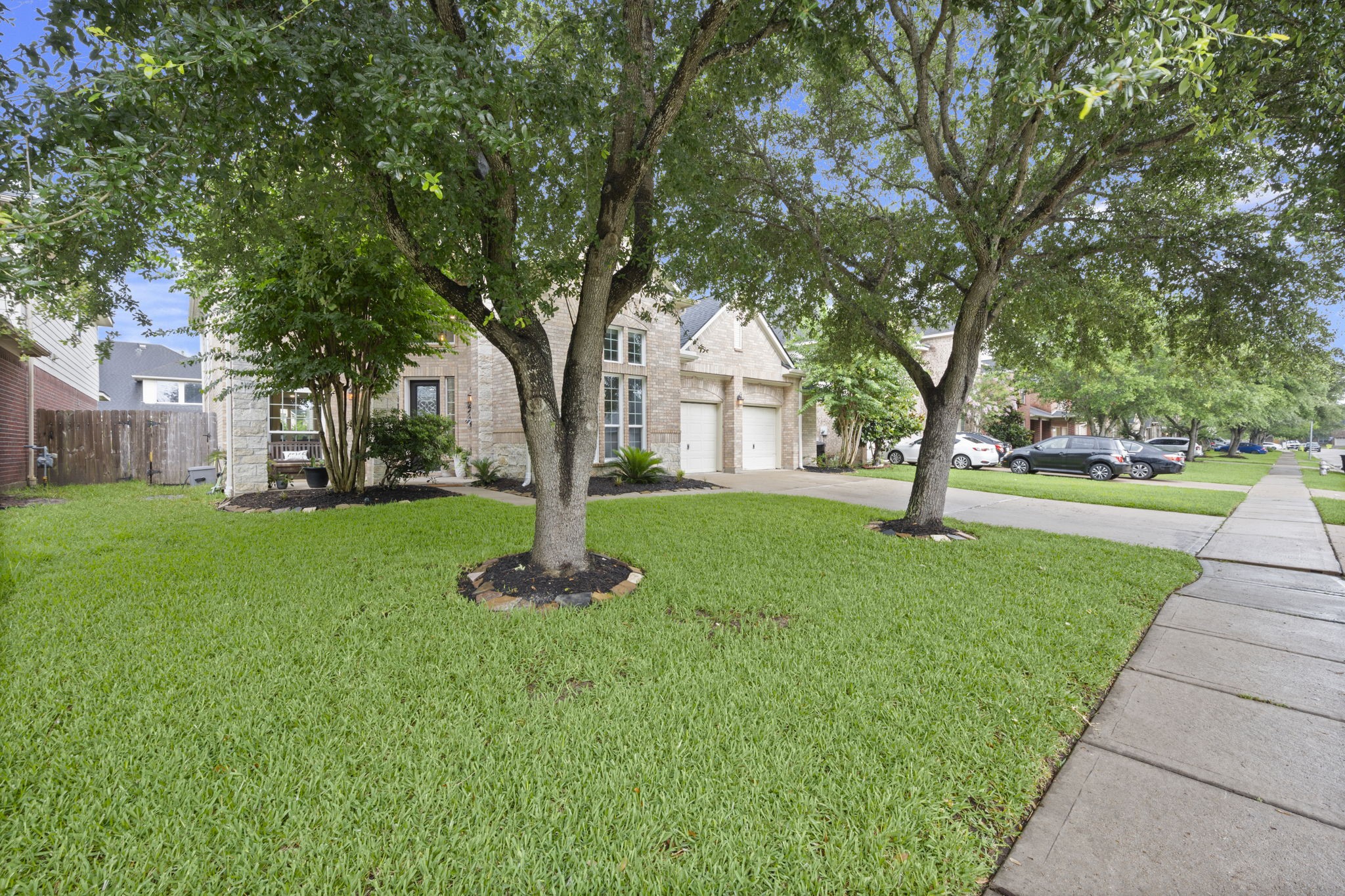 Listing photo 2