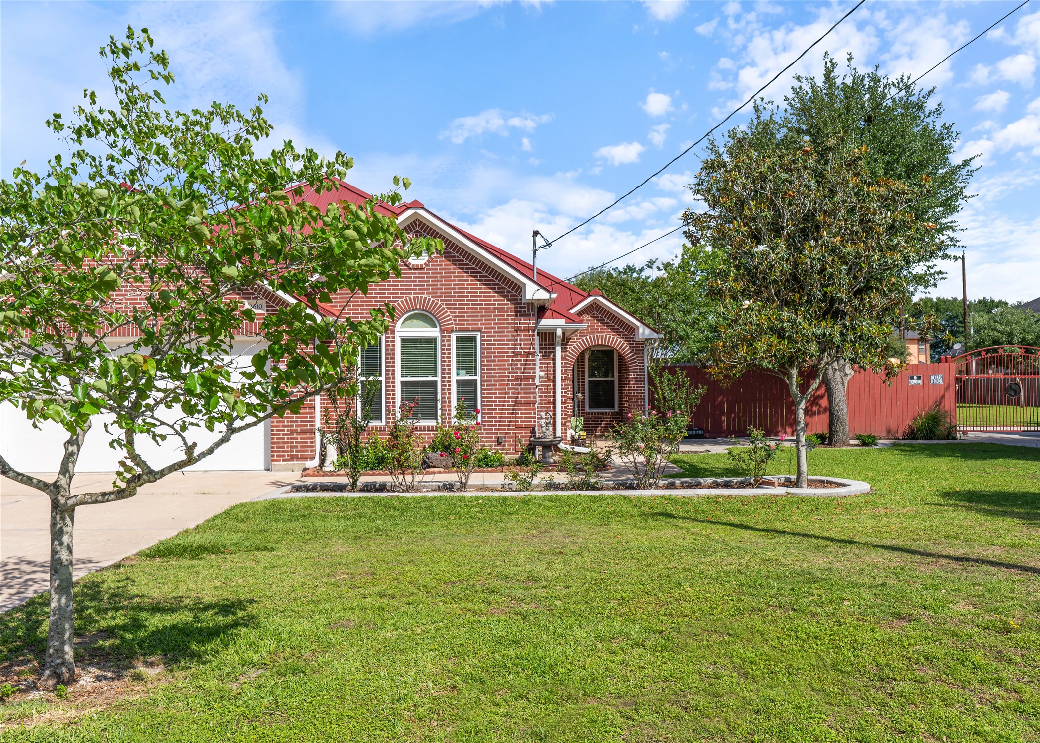 Listing photo 4