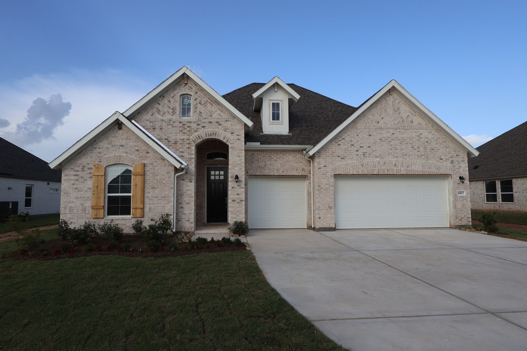 Listing photo 1
