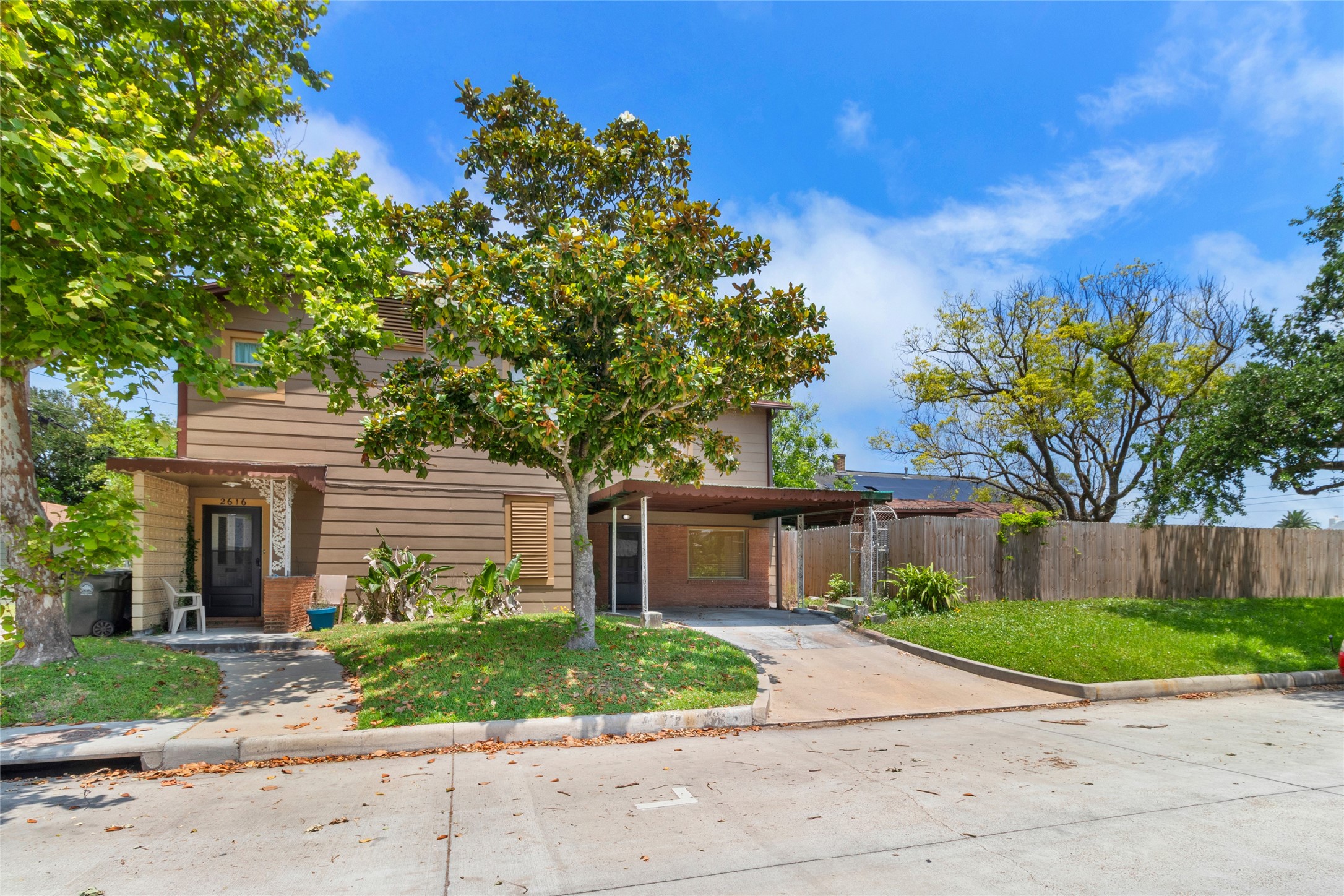 Listing photo 1