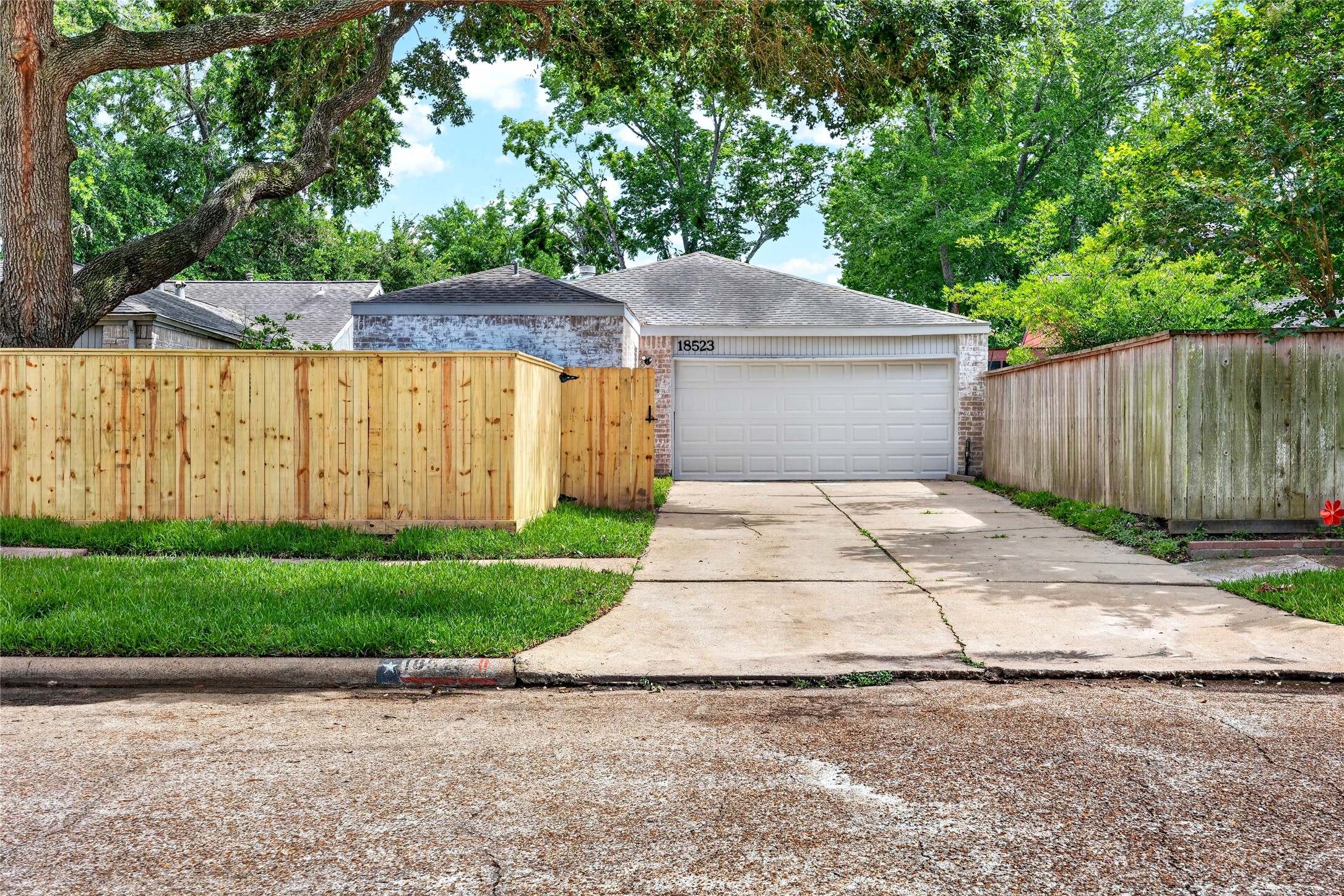 Listing photo 2