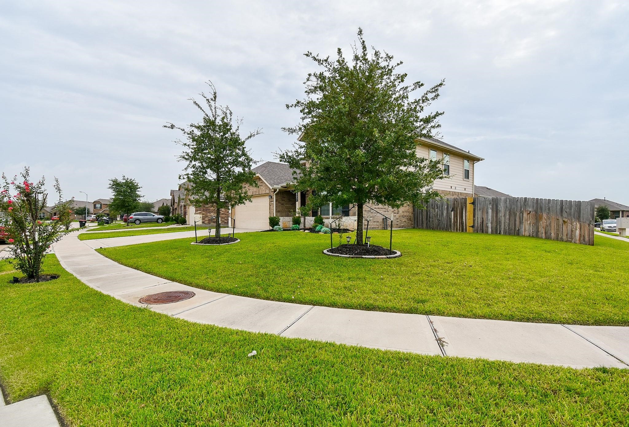 Listing photo 3