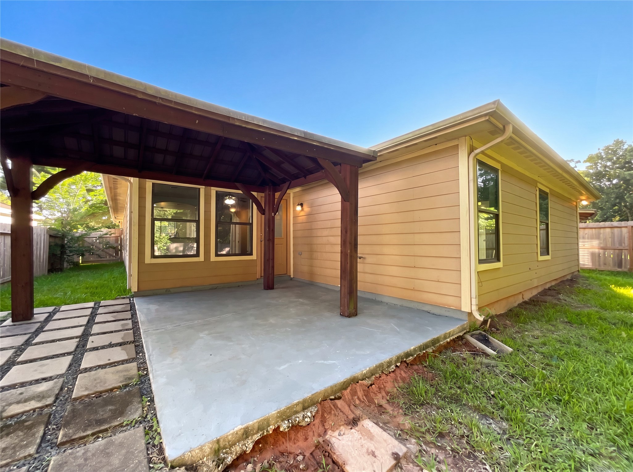 Listing photo 5