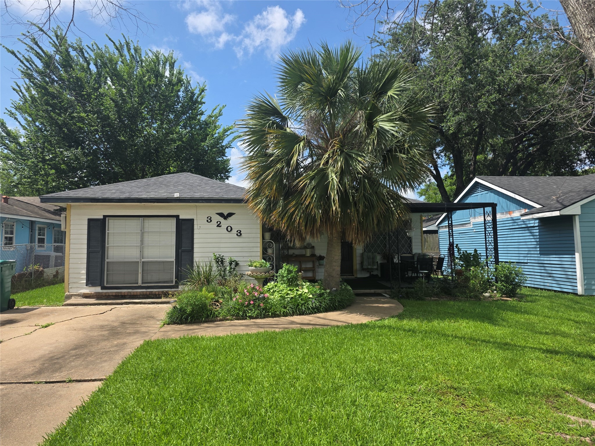 Listing photo 1