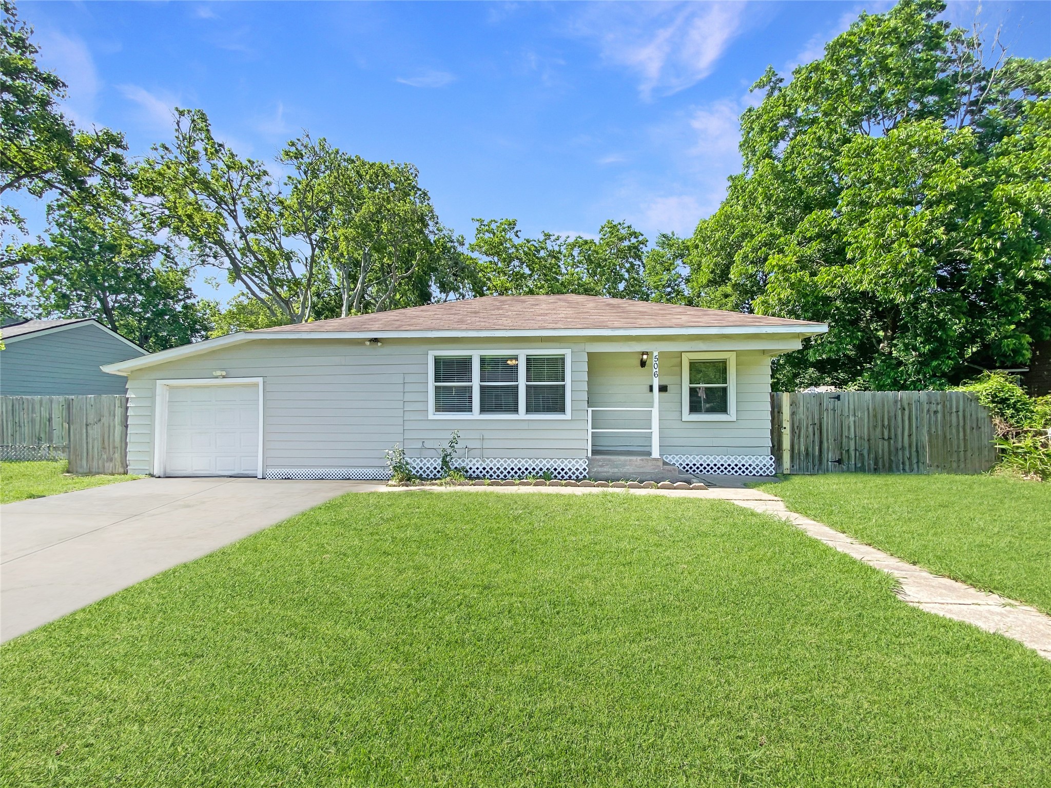 Listing photo 1