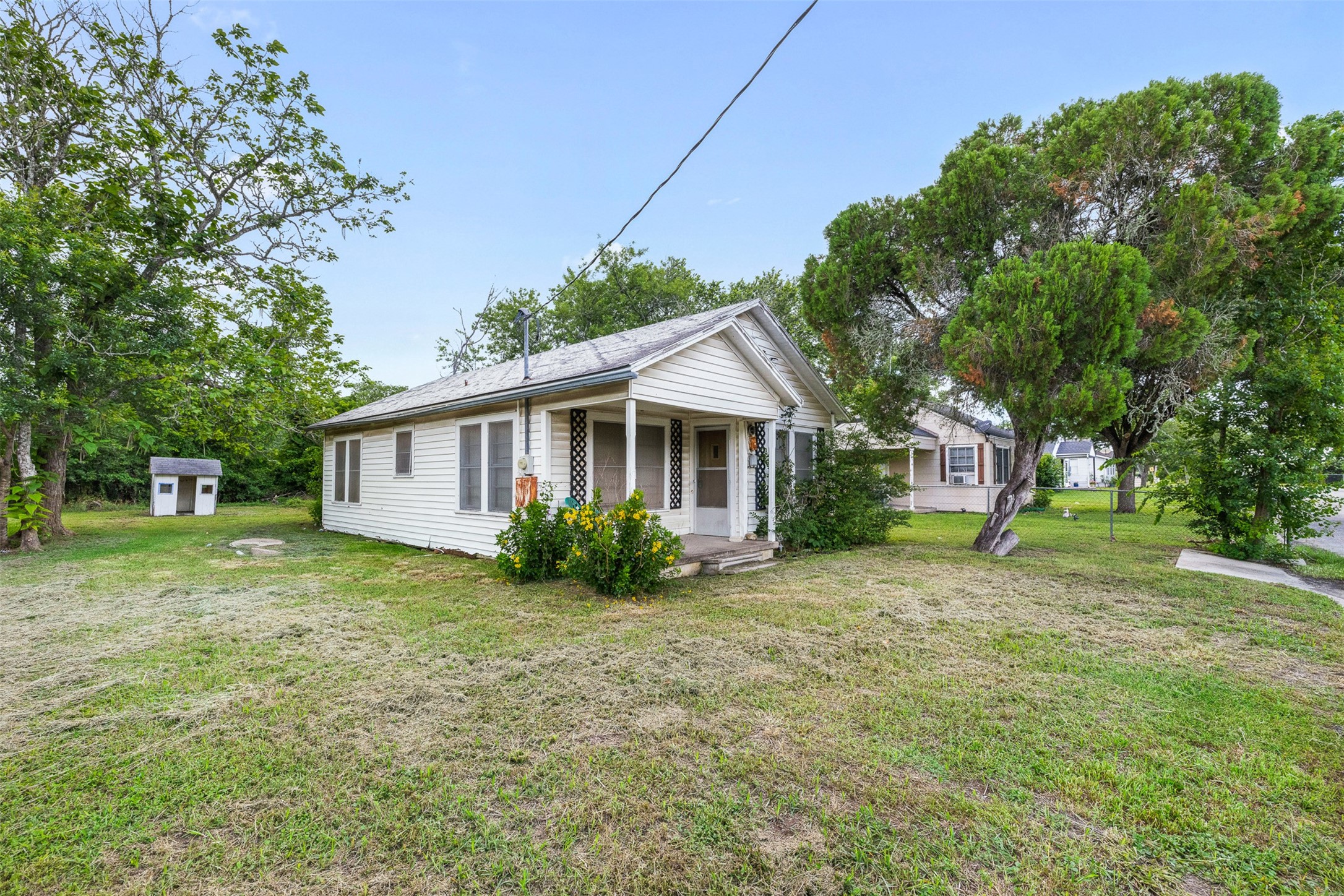 Listing photo 3
