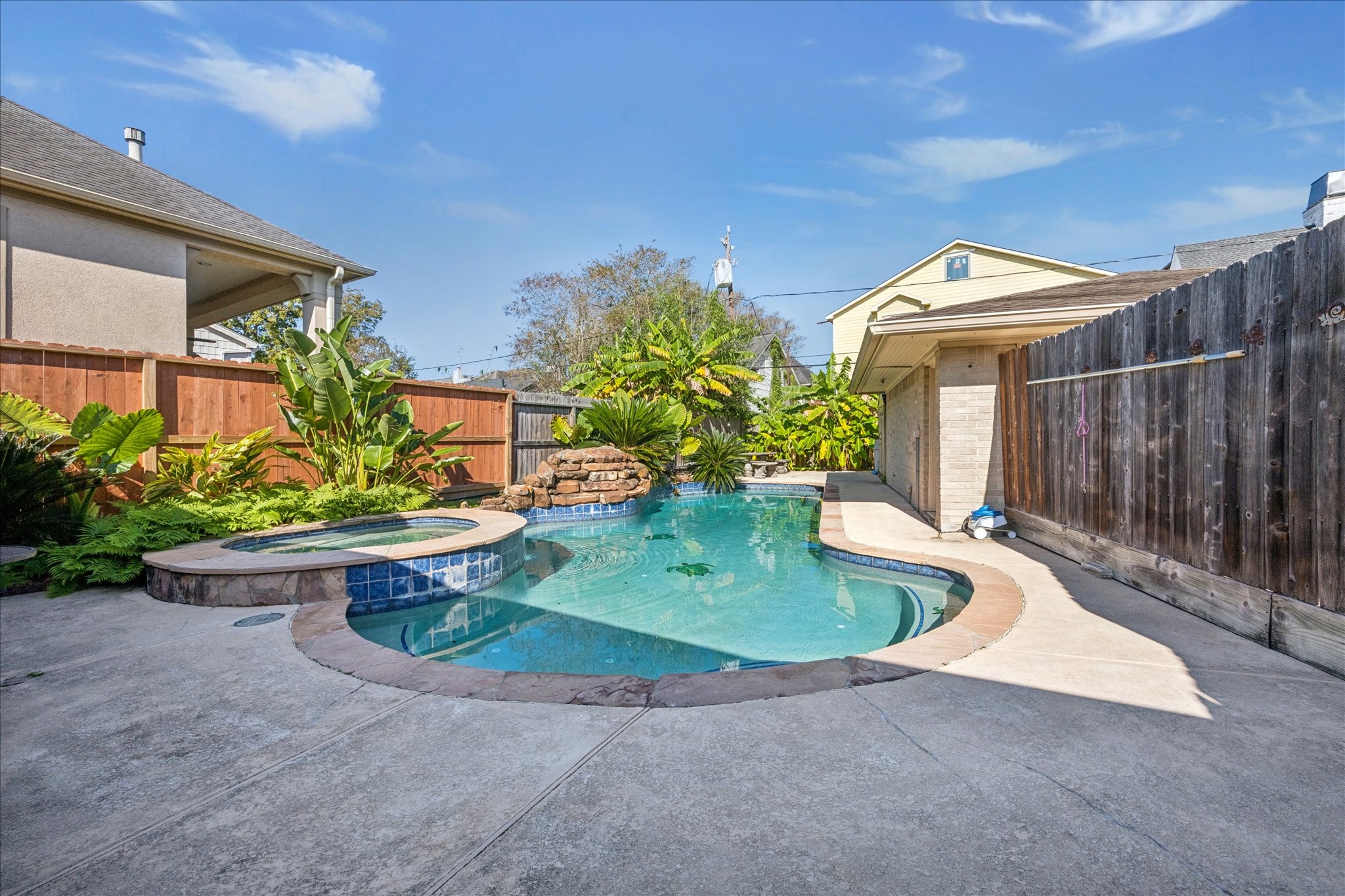 Listing photo 5