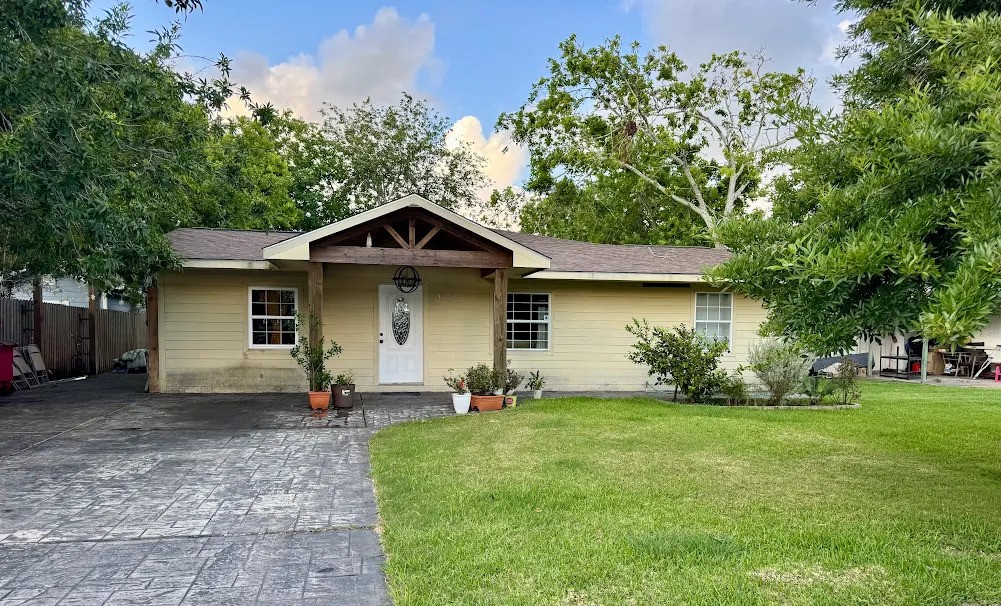 Listing photo 1