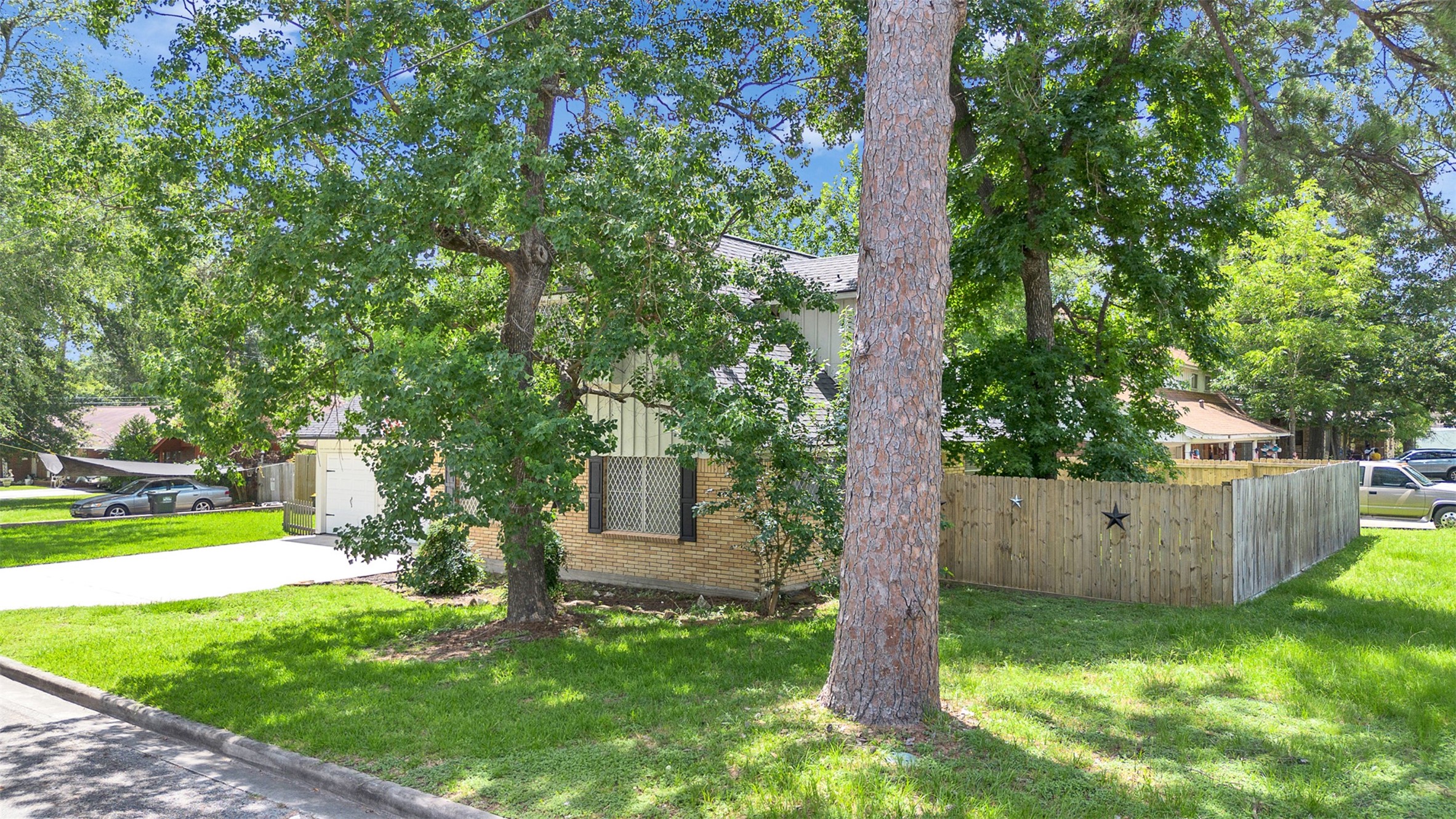 Listing photo 2