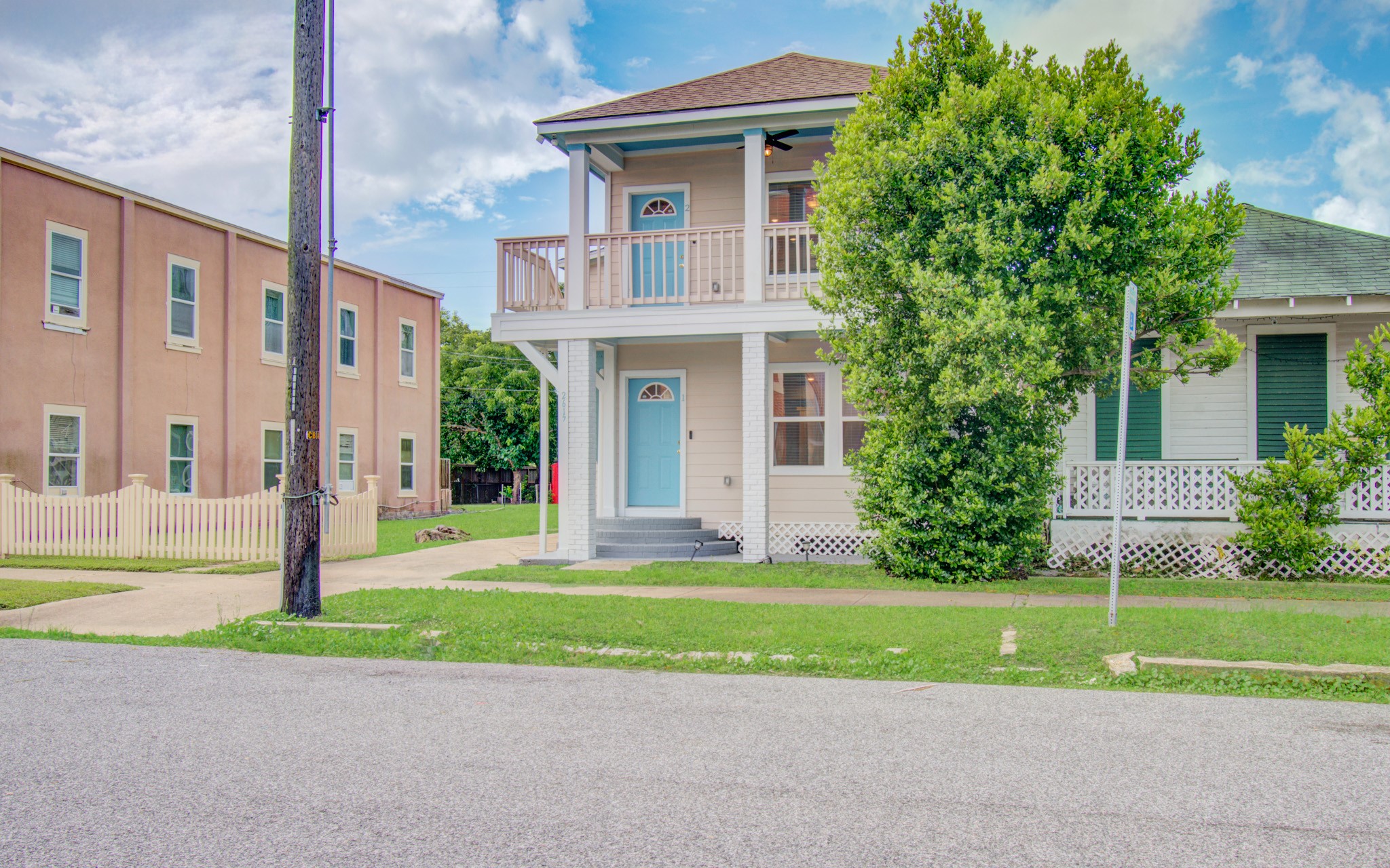 Listing photo 2