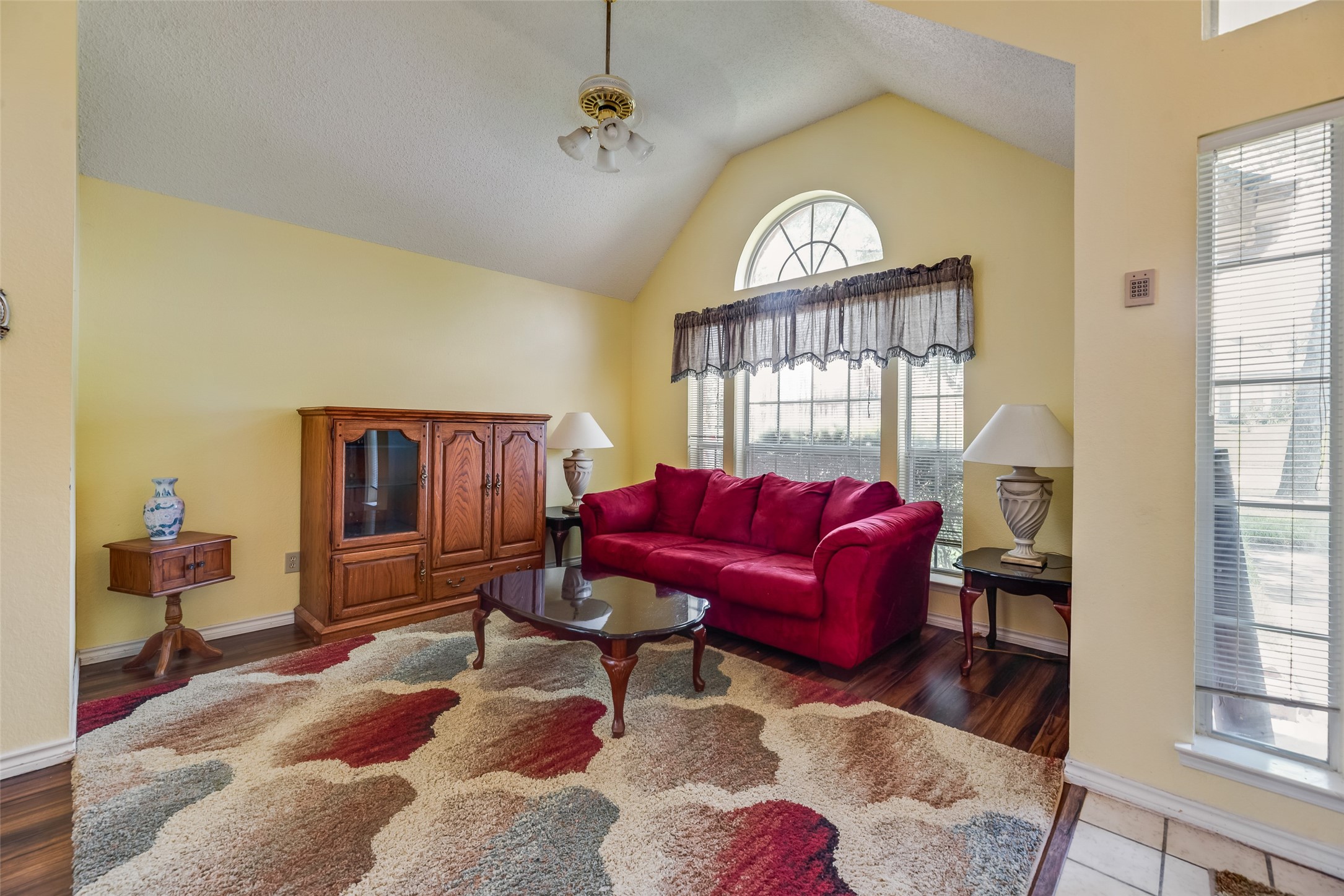 Listing photo 1