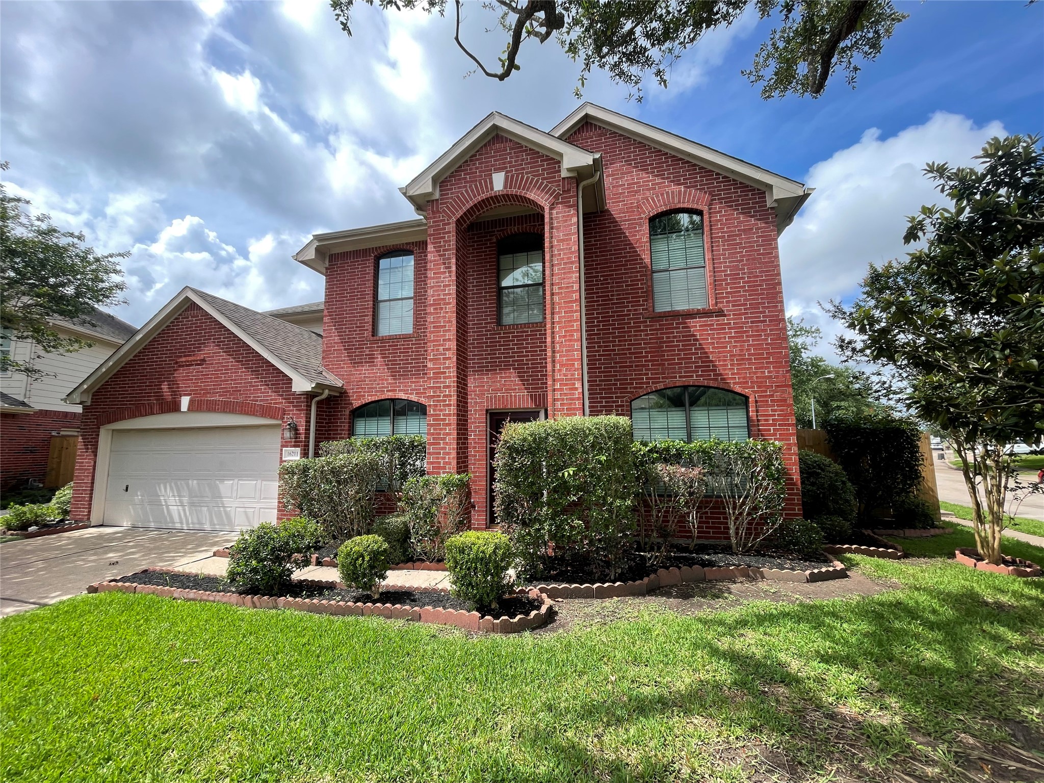 Listing photo 1