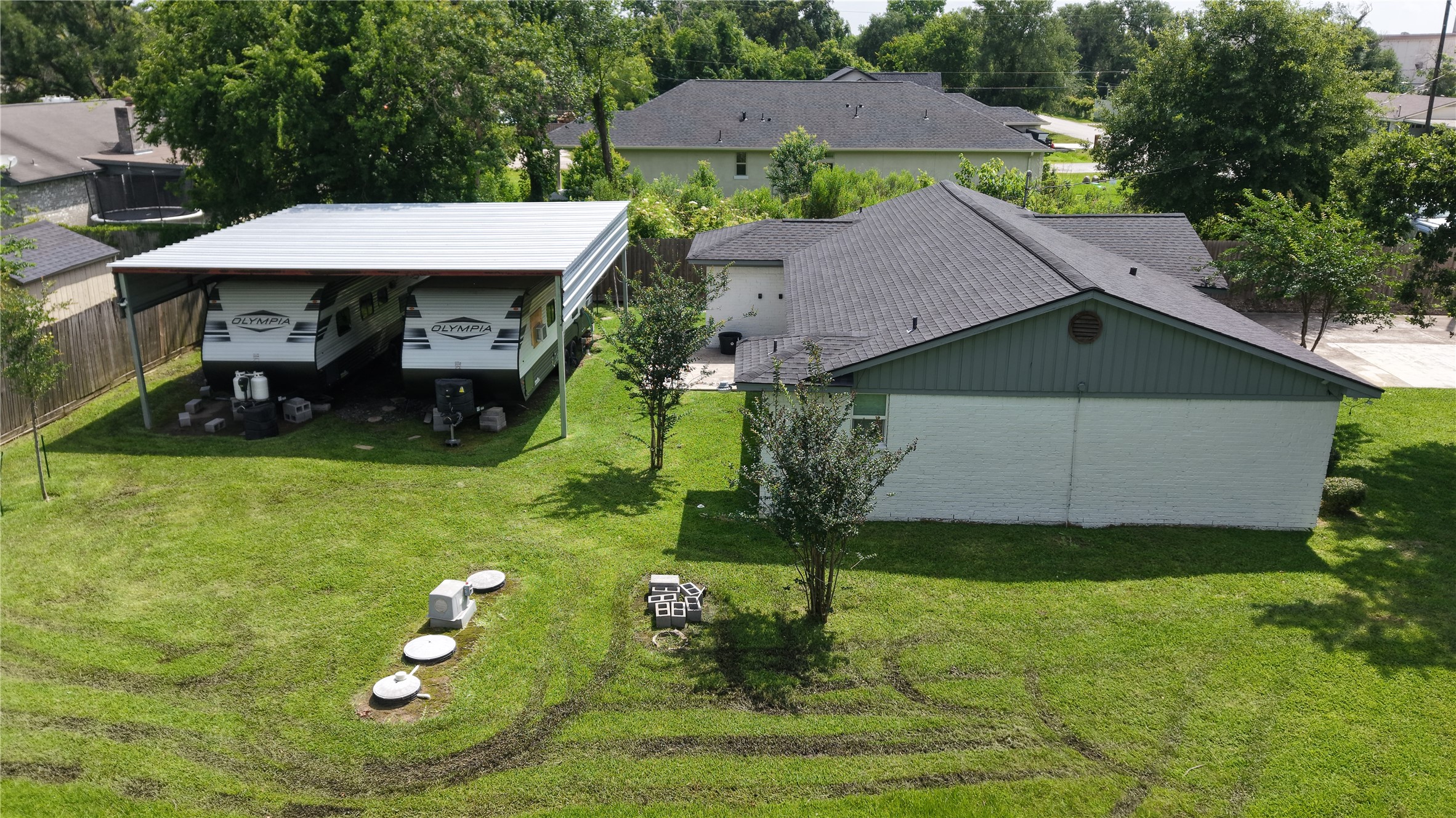 Listing photo 3