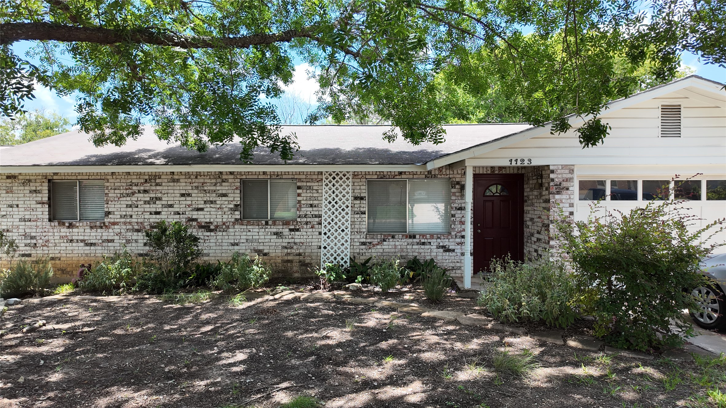 Listing photo 1