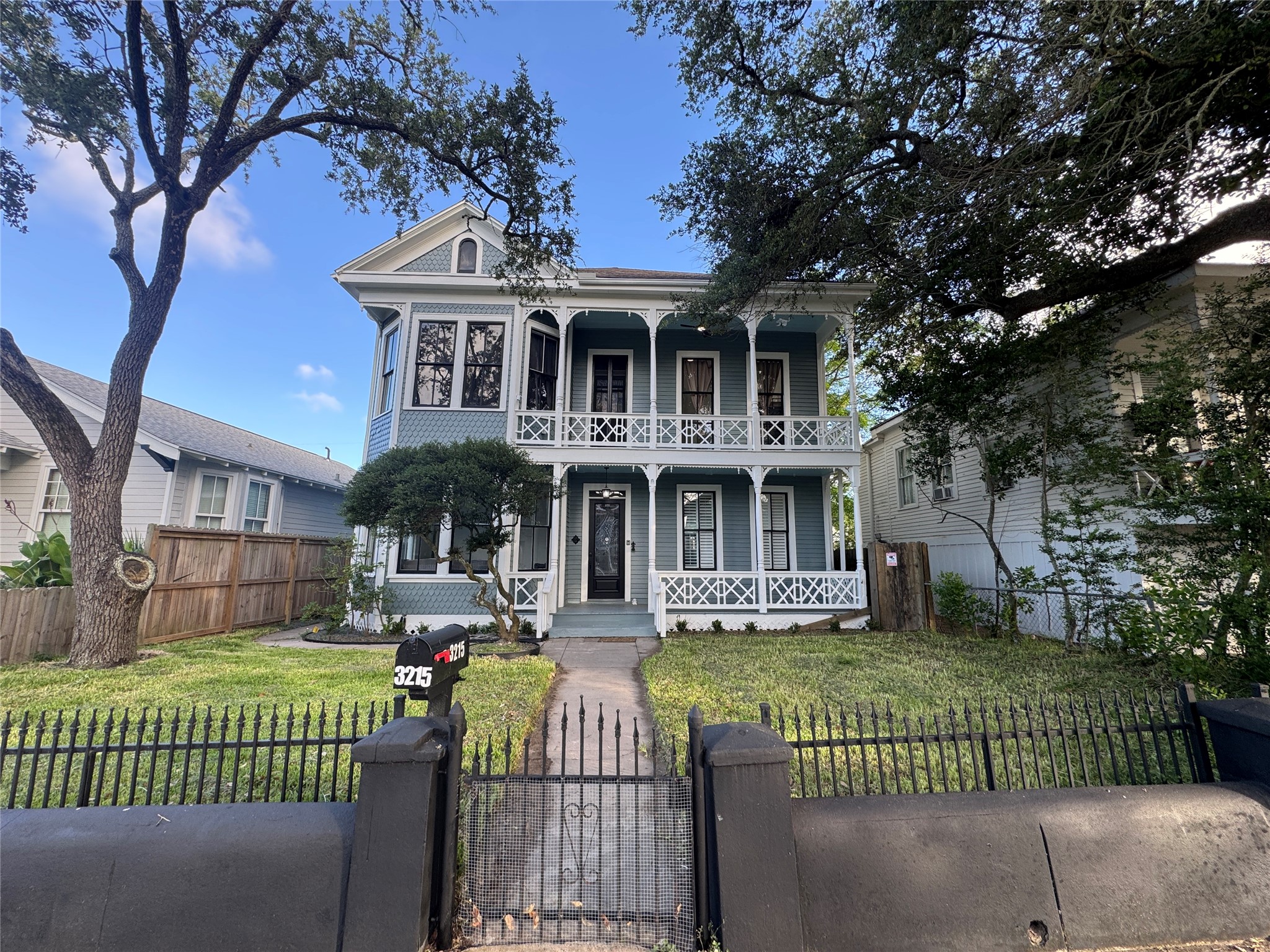 Listing photo 1