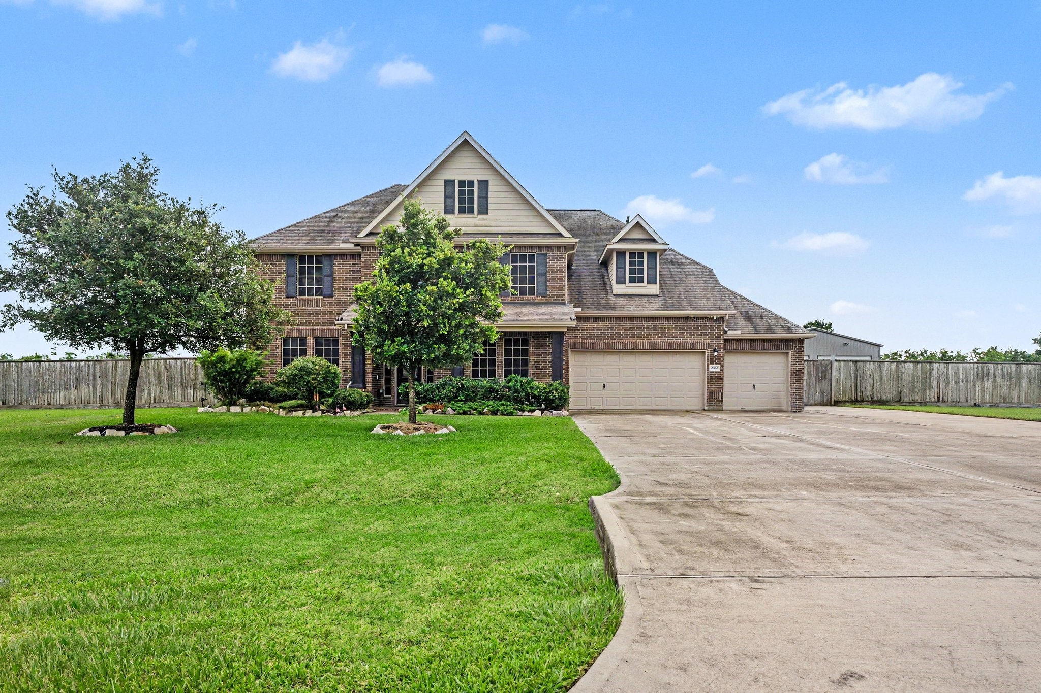 Listing photo 2