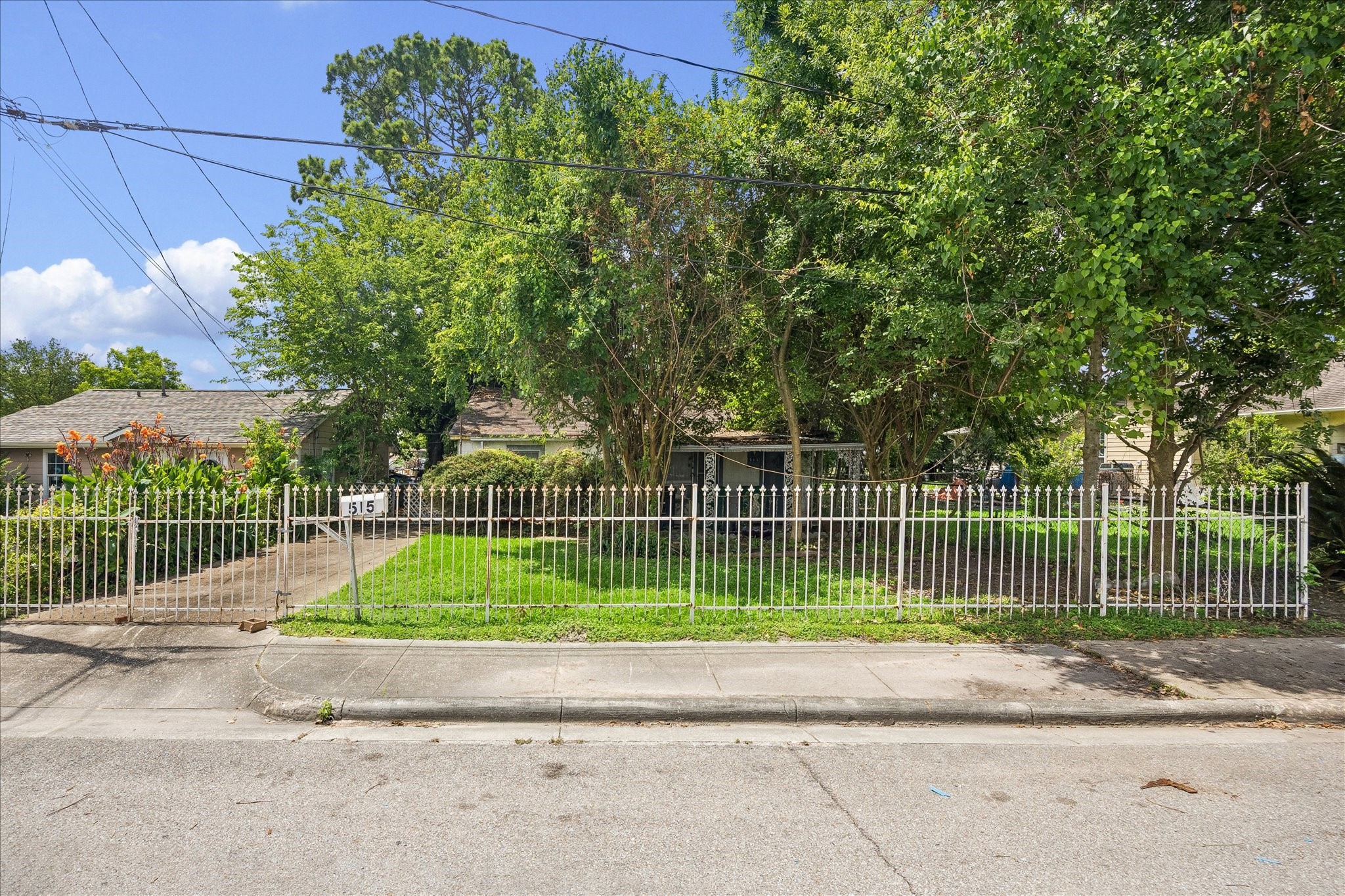 Listing photo 2