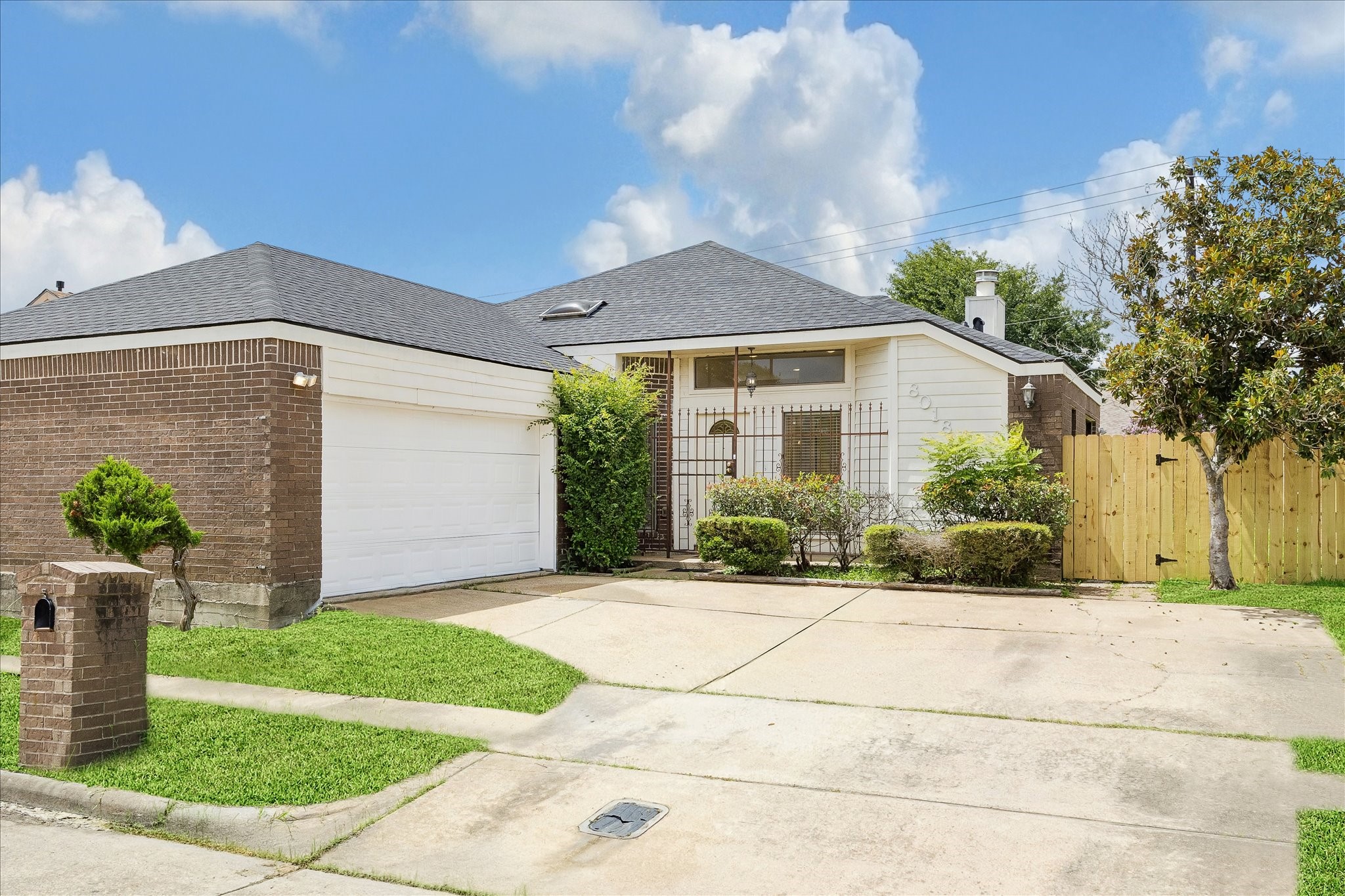 Listing photo 1