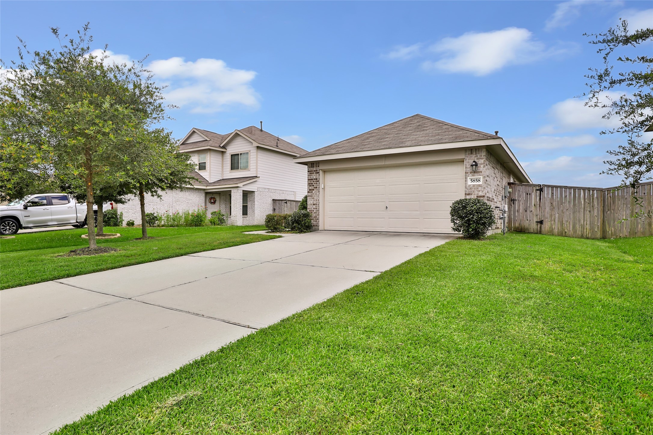 Listing photo 3