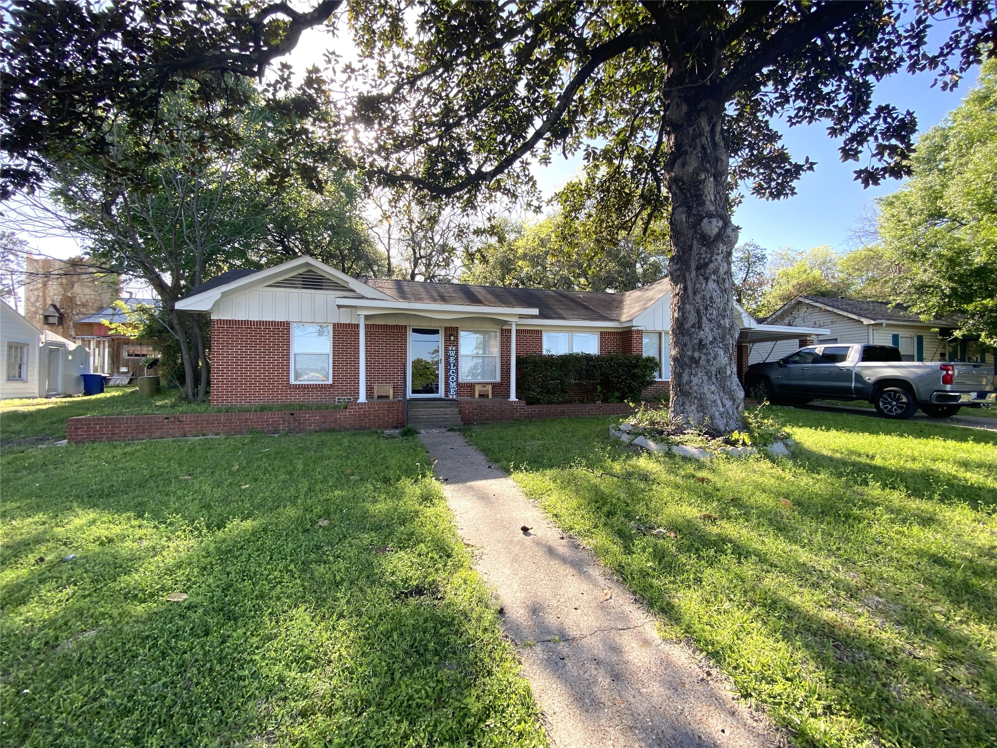 Listing photo 1
