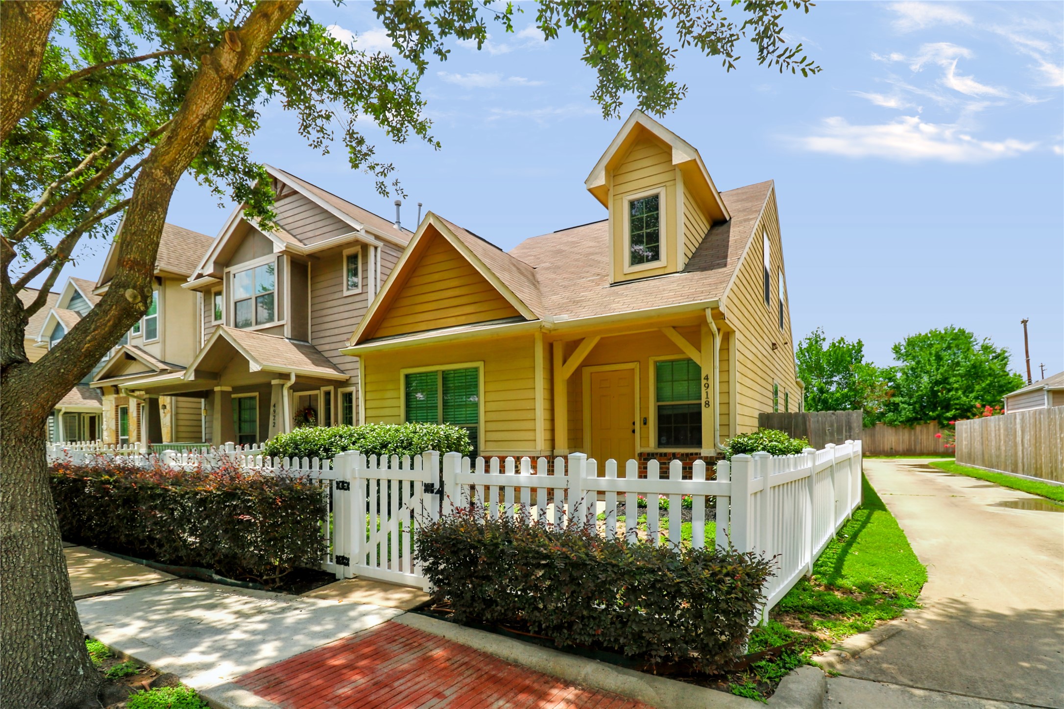 Listing photo 1