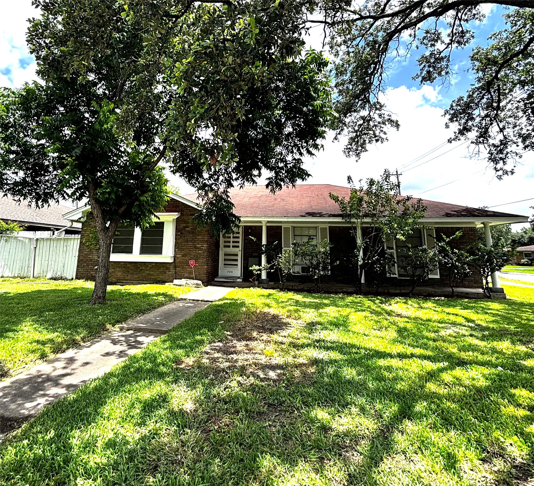 Listing photo 1