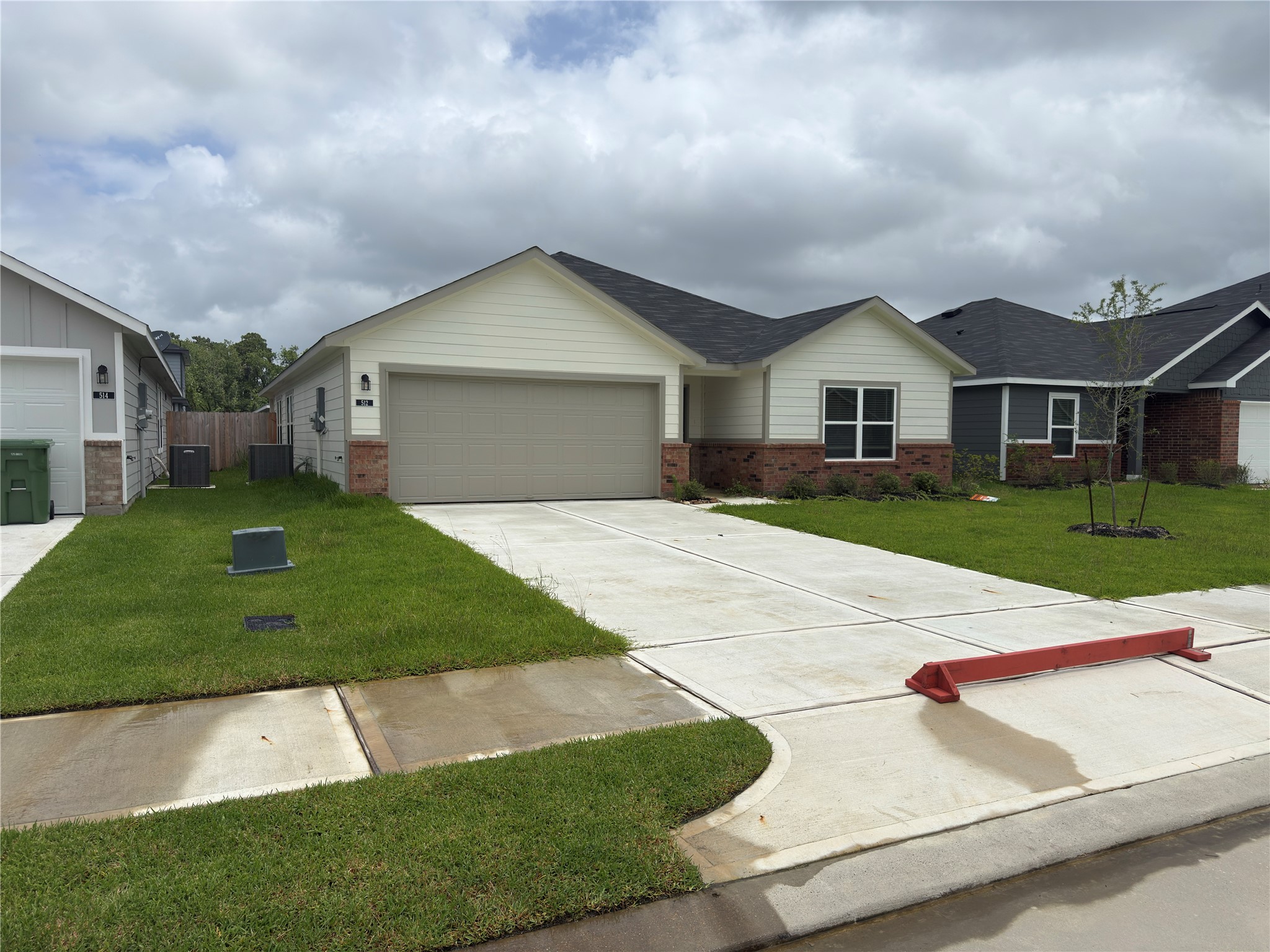Listing photo 2