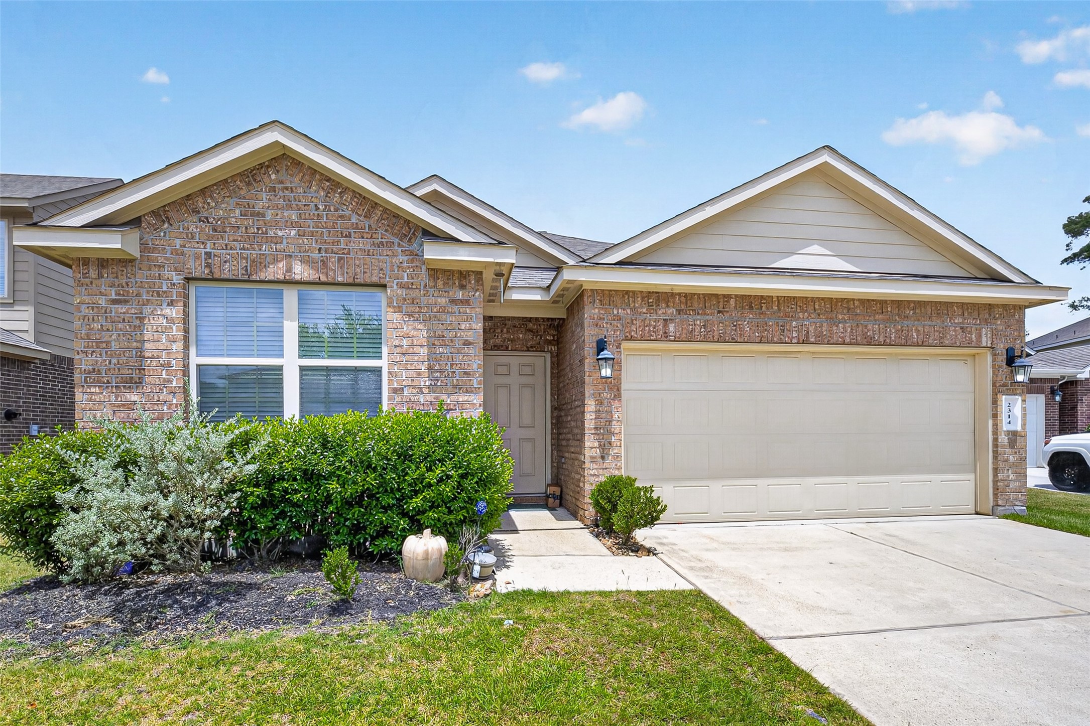 Listing photo 1