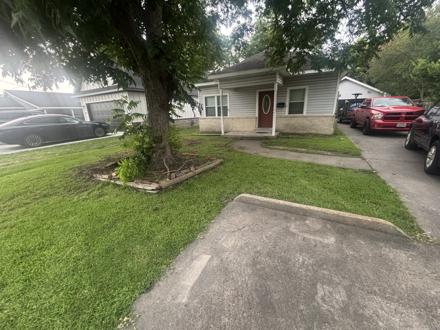 Listing photo 2