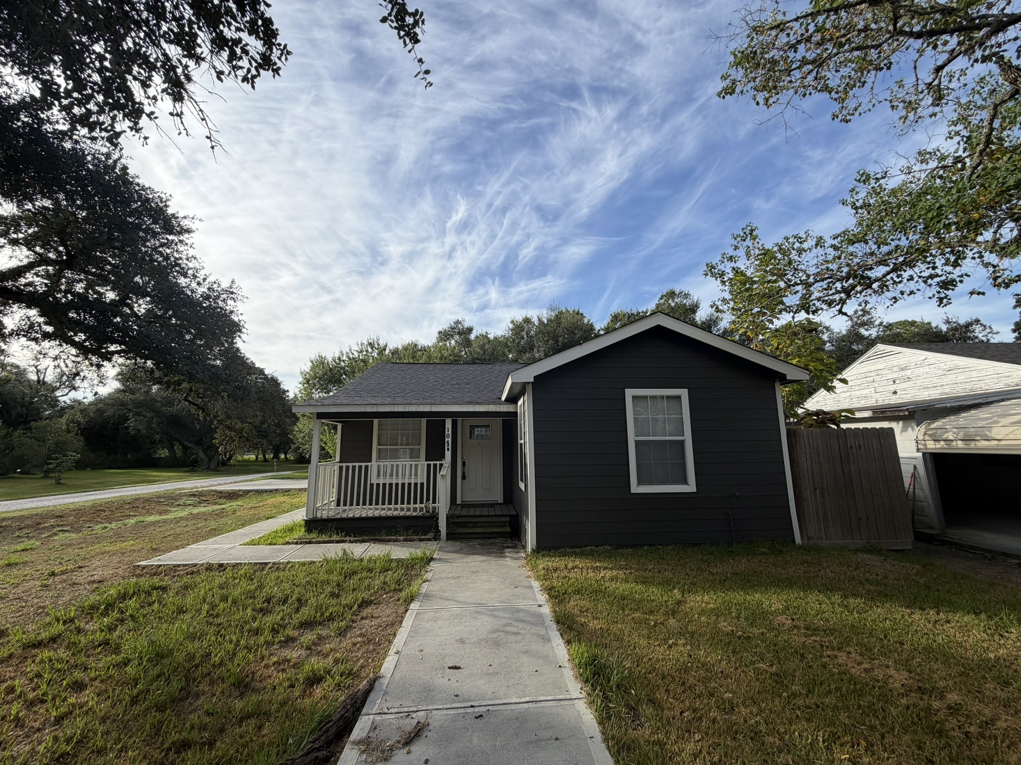 Listing photo 1