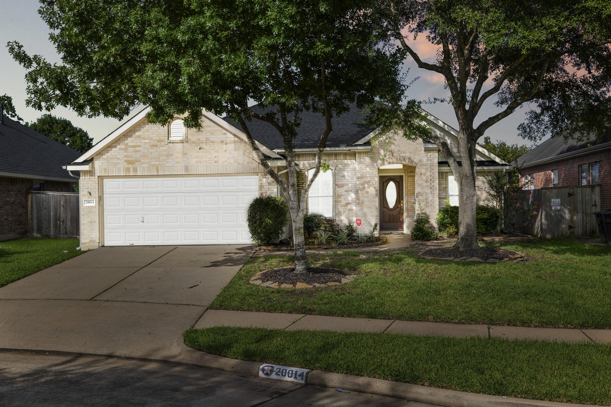 Listing photo 2