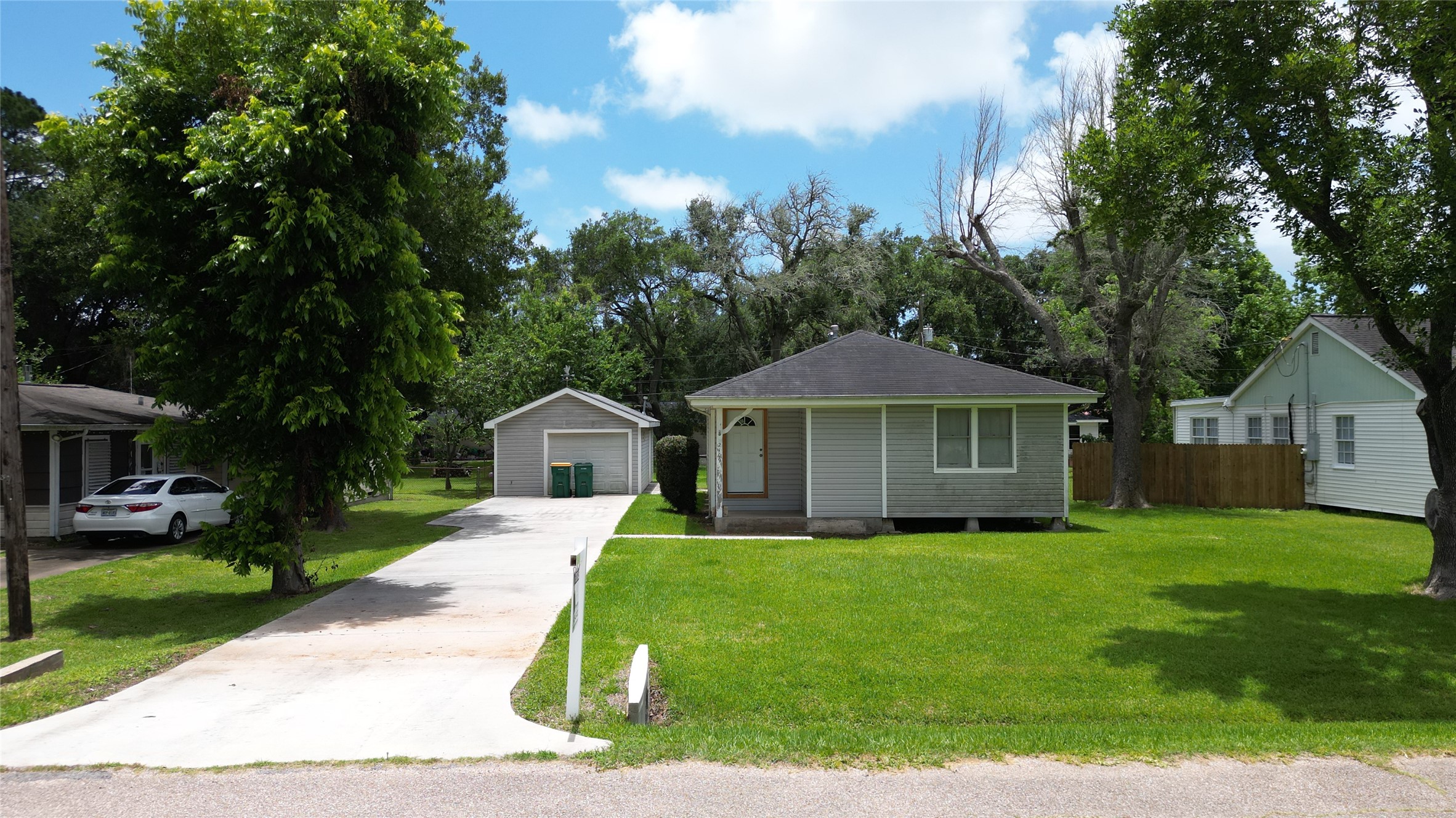 Listing photo 1